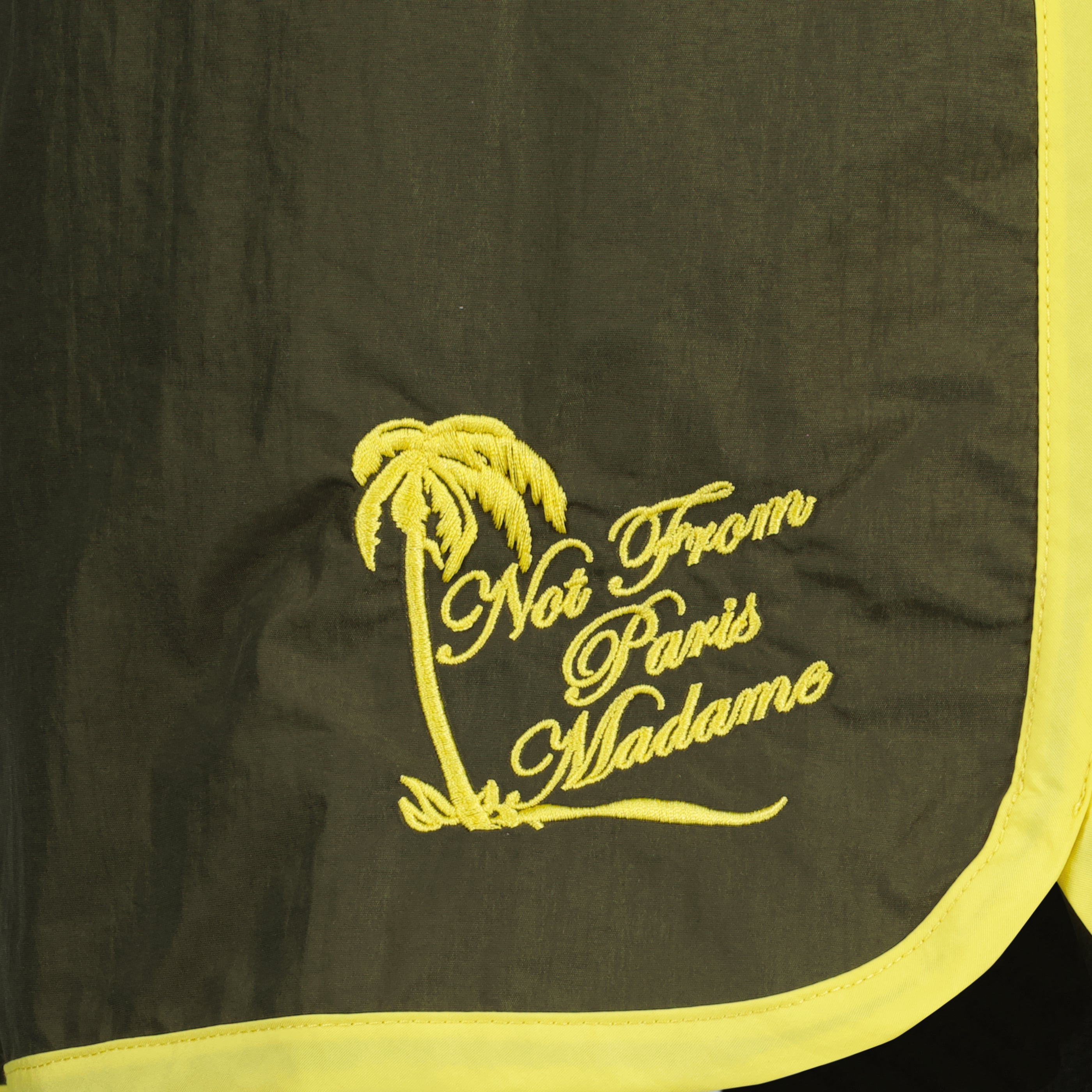 Drole De Monsieur 남성용 카키 나일론 야자수 수영 반바지 이미지 - 2026 봄/여름 시즌 - 상세 보기_1