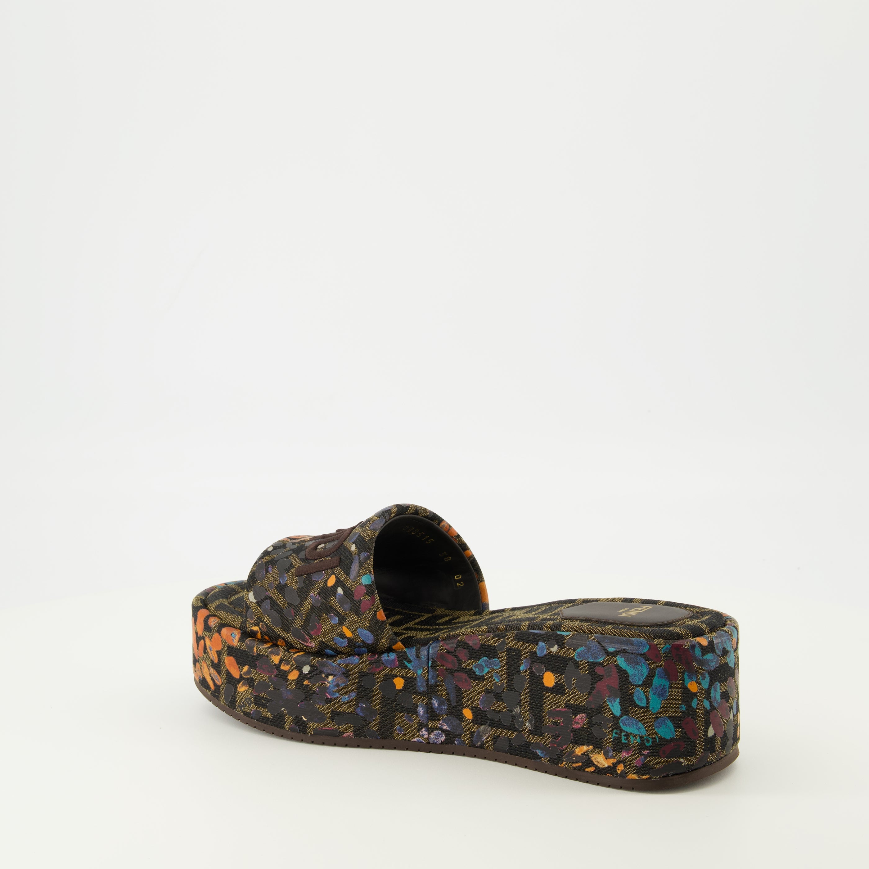 Imagem das mules de salto plataforma com padrão floral FF da Fendi para Mulher - Coleção Primavera-Verão 2026 - Vista Detalhada 2