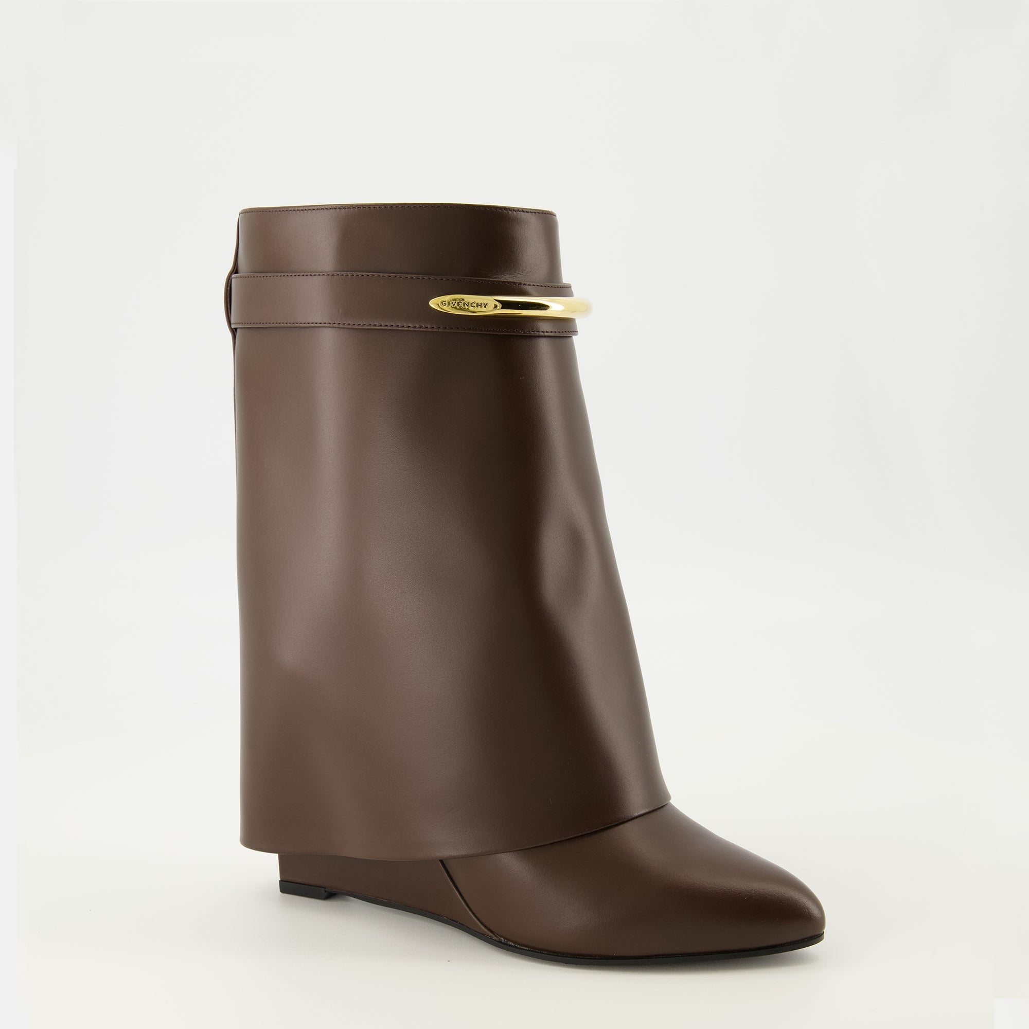 Image de l'article Bottines Shark marron de la marque Givenchy pour Femme - Saison Printemps-Été 2026 - Vue trois quarts avant droite