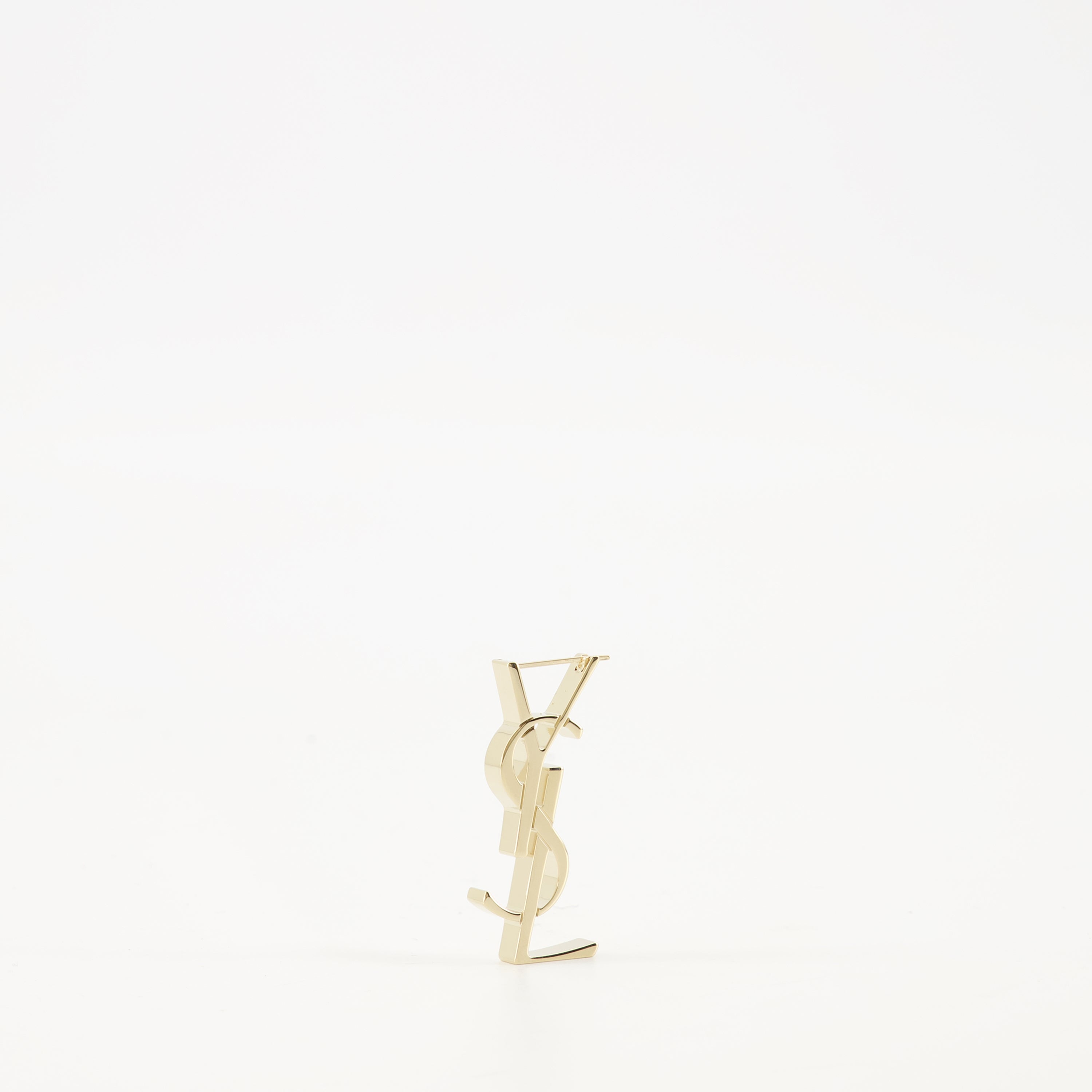 Immagine dell'orecchino Cassandre del marchio Saint Laurent per Donna - Stagione Autunno-Inverno 2025 - Vista Posteriore