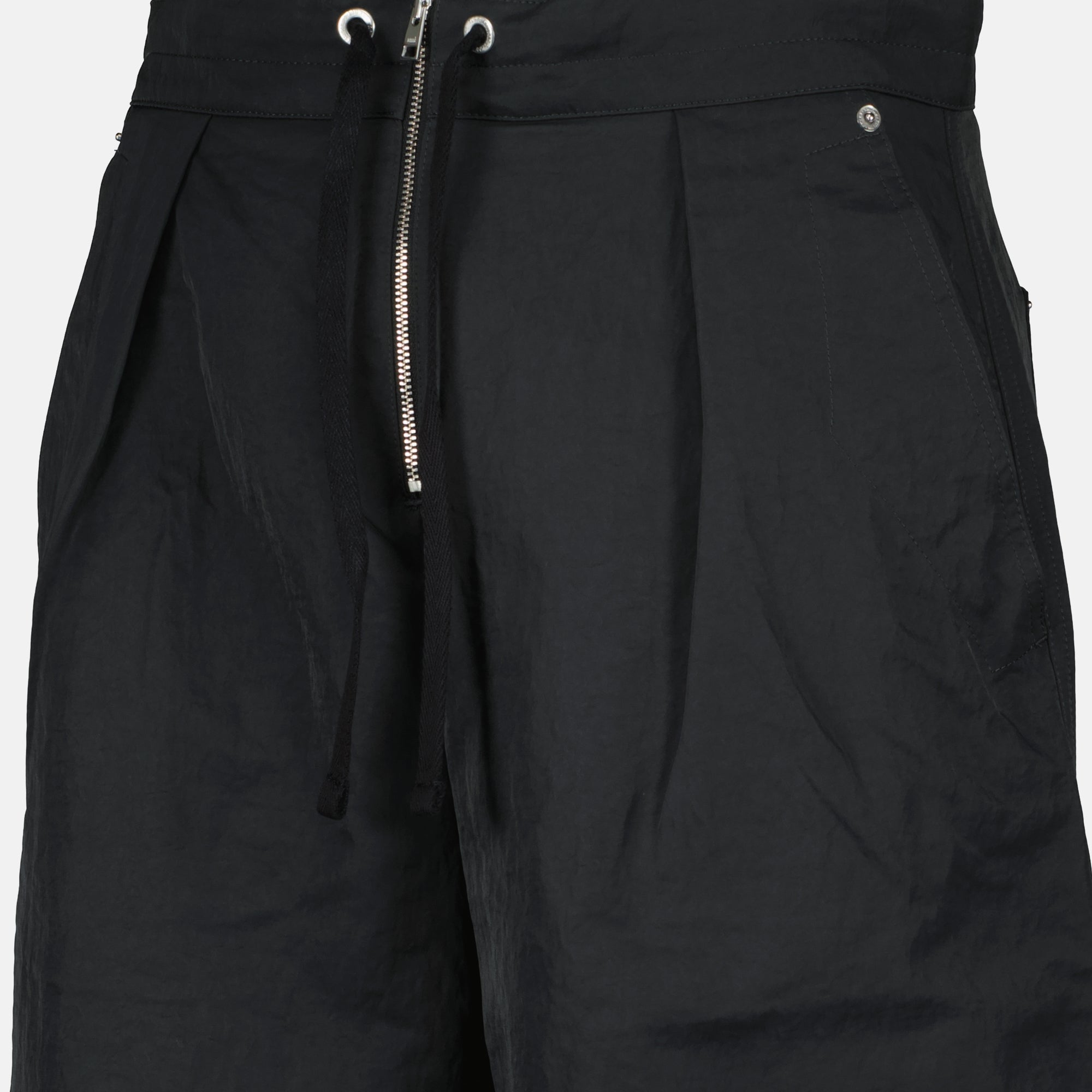 Image of the Ami PARIS brand zippered pants for men - Fall-Winter 2025 - Detailed view_1