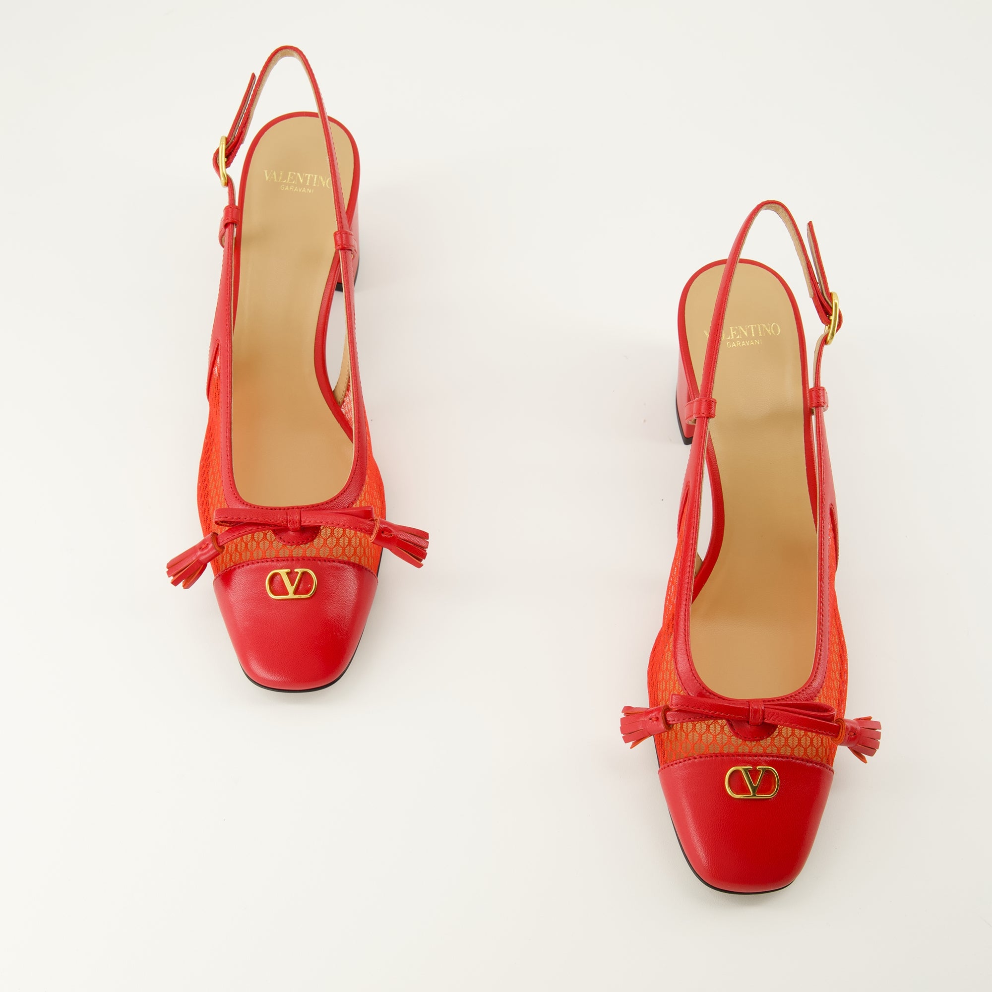 Immagine delle scarpe col tacco rosse Valet du Roi del marchio Valentino Garavani per Donna - Collezione Primavera-Estate 2026 - Vista dall'alto della coppia di scarpe