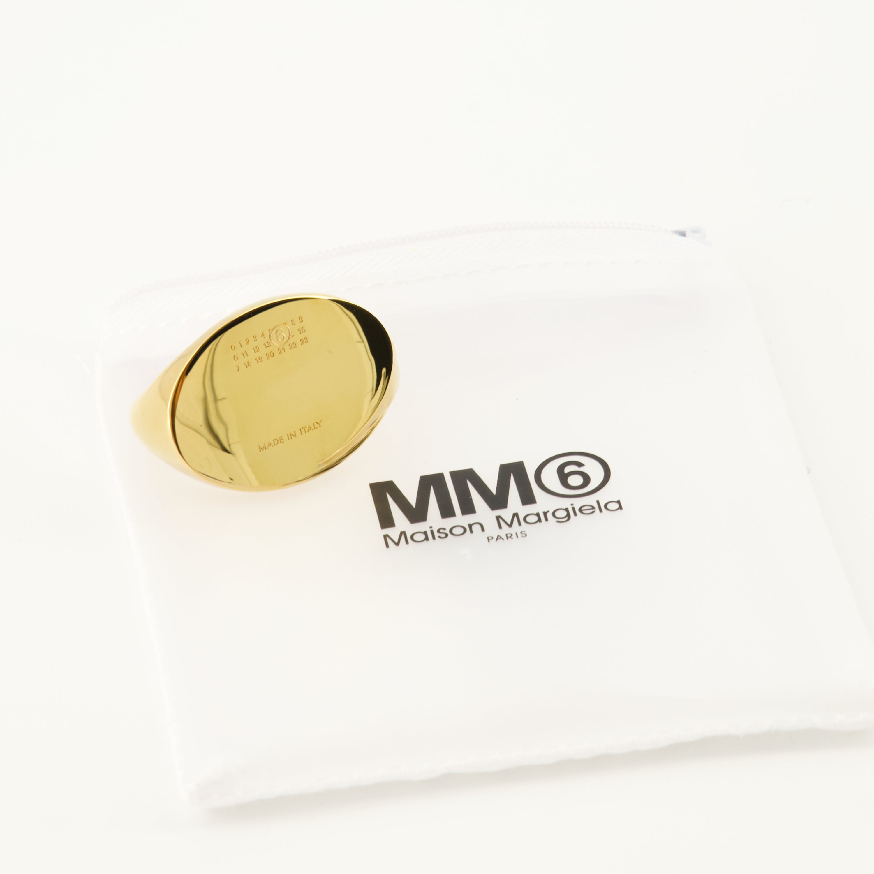 Image de l'article Chevalière Ovale doré de la marque Mm6 pour Femme - Saison Automne-Hiver 2025 - Vue détaillée_2