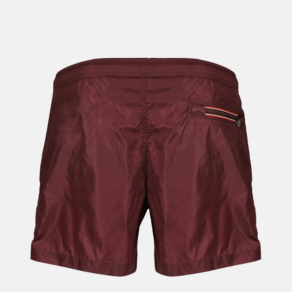 Image de l'article Short de bain à logo bordeaux en nylon de la marque Moncler pour Homme - Saison Printemps-Été 2026 - Vue de Dos