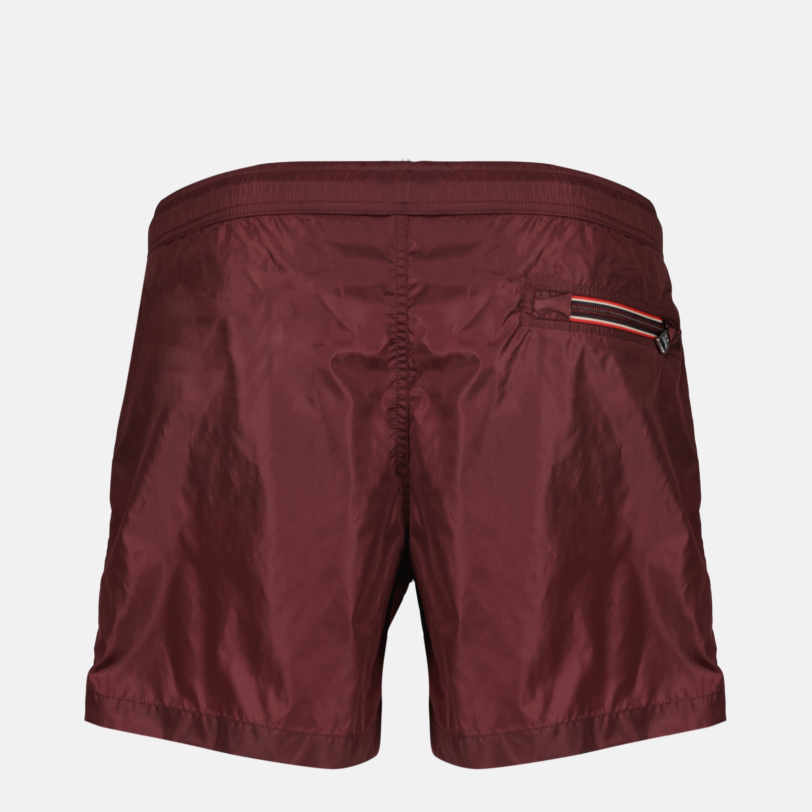 Image de l'article Short de bain à logo bordeaux en nylon de la marque Moncler pour Homme - Saison Printemps-Été 2026 - Vue de Dos