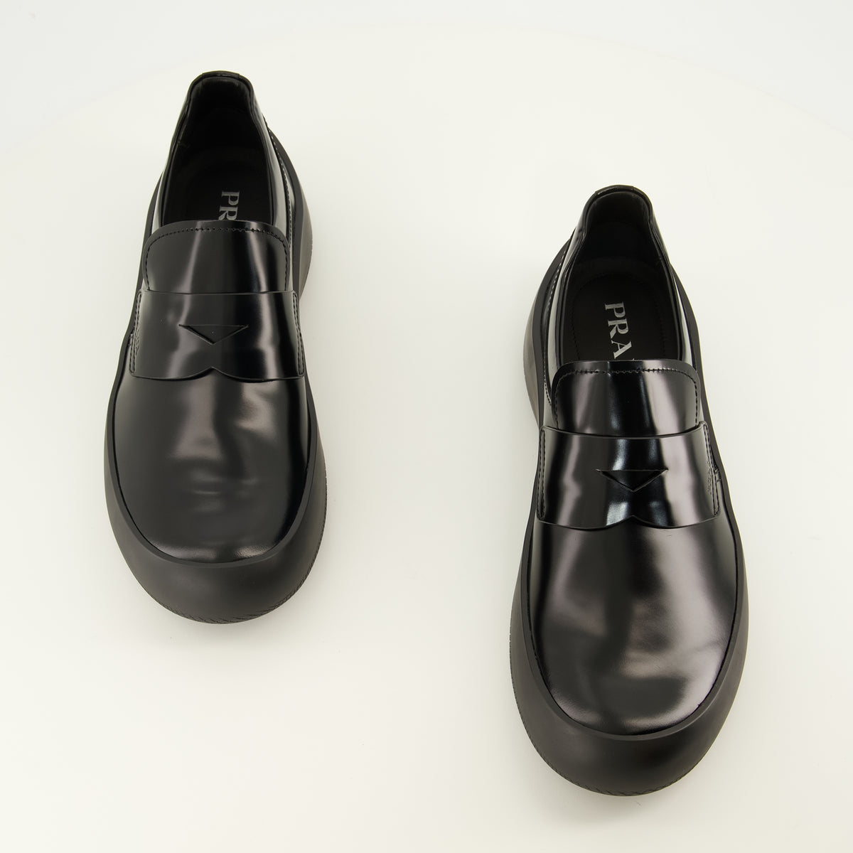 Mocassins Mocassins en cuir brossé noir Prada Noir Homme