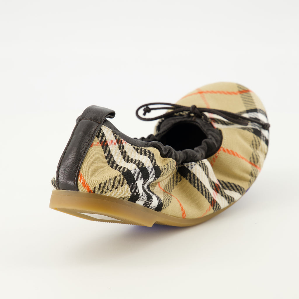 Image de l'article Ballerines Fawn Check beige de la marque Burberry pour Femme - Saison Printemps-Été 2026 - Vue arrière