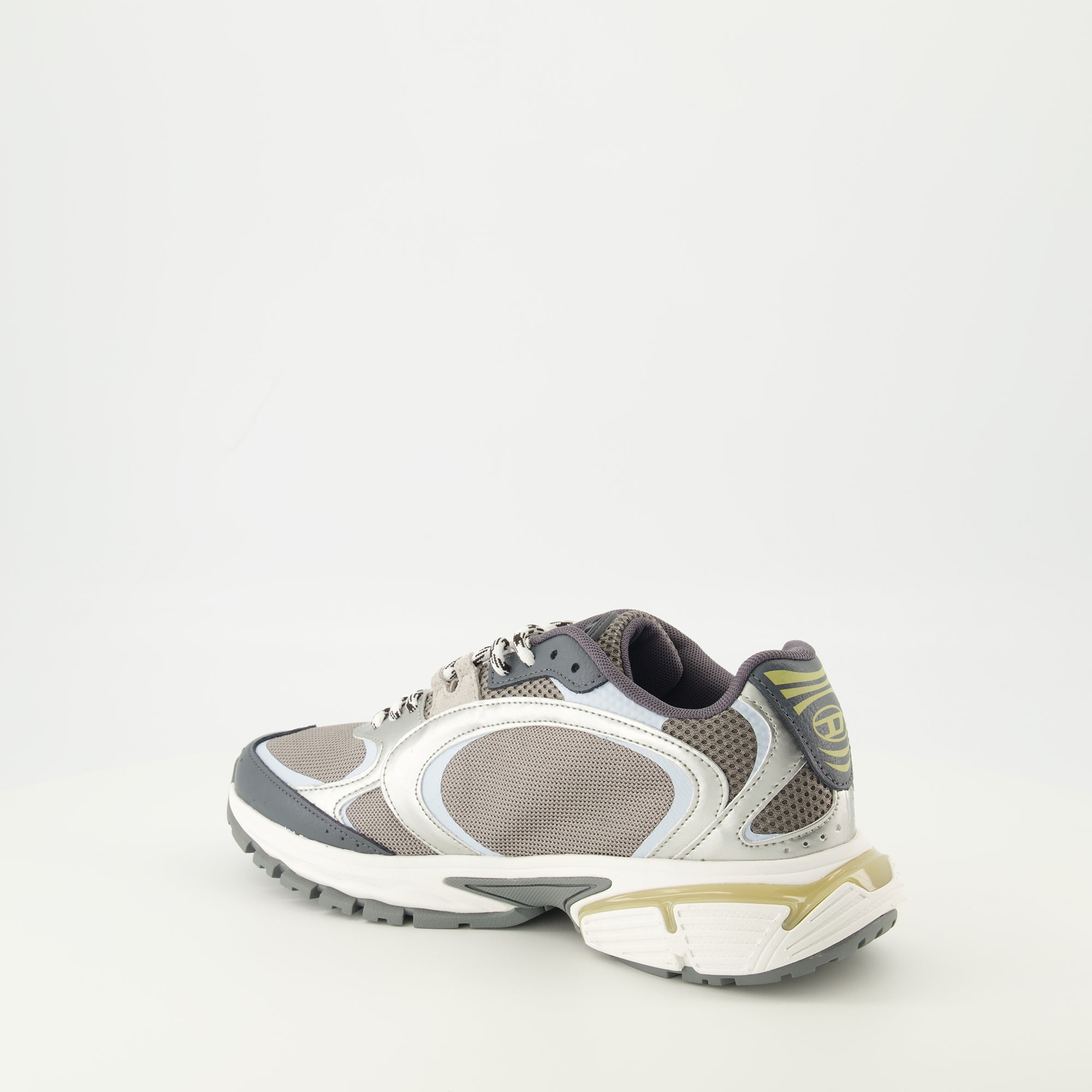 Image de l'article Baskets Pro-V-Dense taupe et gris argenté de la marque Diesel pour Homme - Saison Printemps-Été 2026 - Vue trois quarts arrière droite