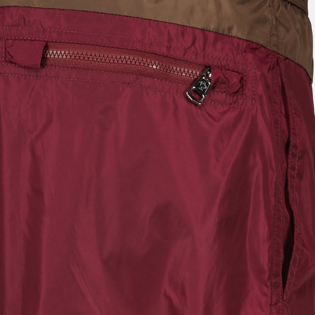Image de l'article Short de bain bordeaux en nylon de la marque Moncler pour Homme - Saison Printemps-Été 2026 - Vue détaillée_2