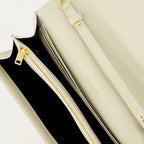 Imagem da carteira Cassandre com corrente da marca Saint Laurent para Mulheres - Época Outono-Inverno 2025 - Vista Detalhada_3