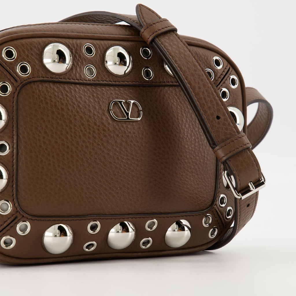 Image of the Valentino Garavani leather Nellcôte clutch for women - Fall-Winter 2025 - Detailed View 2