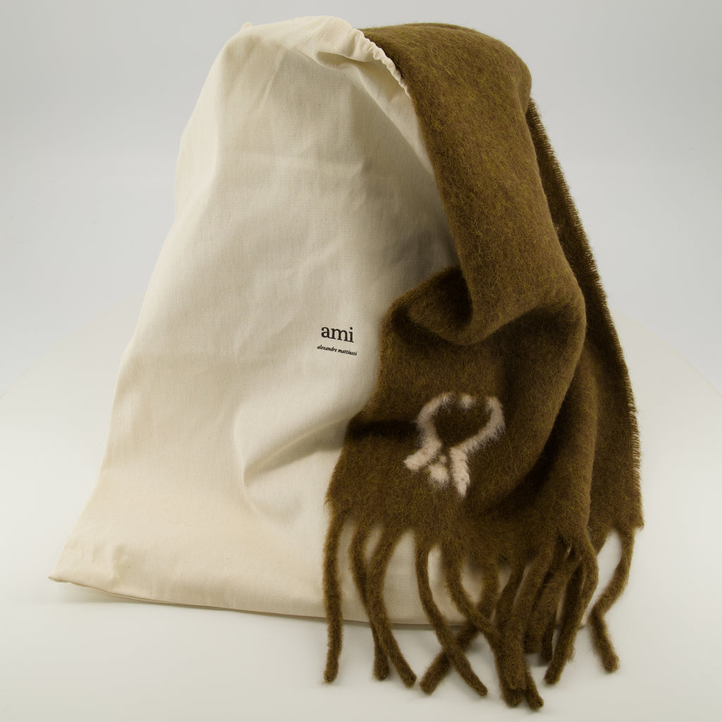 Image de l'article Écharpe Ami de coeur de la marque Ami PARIS pour Unisex - Saison Automne-Hiver 2025 - Vue détaillée_3