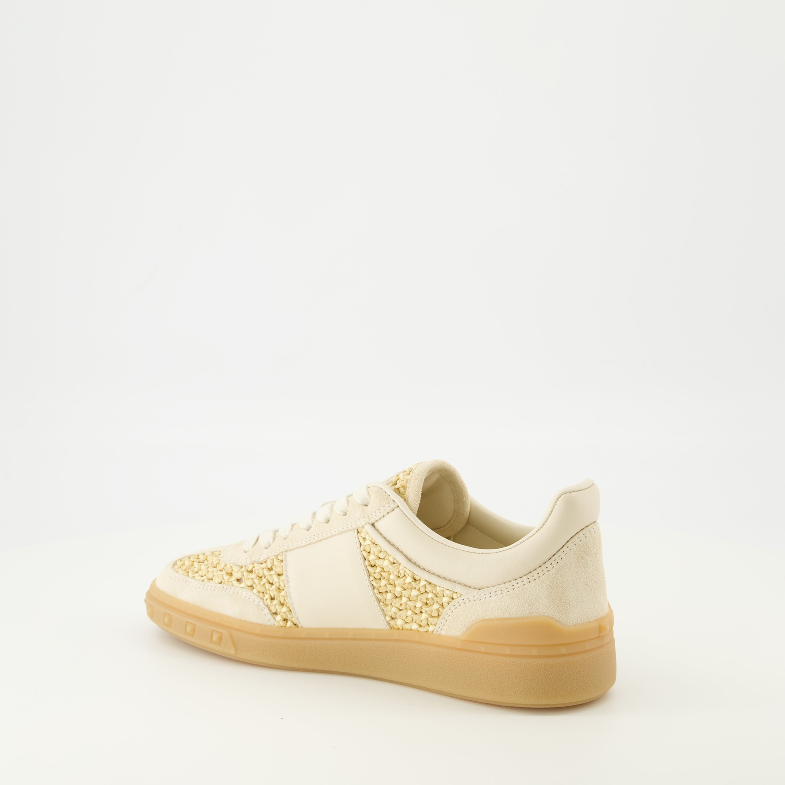 Image de l'article Baskets UpVillage en raphia beige de la marque Valentino Garavani pour Femme - Saison Printemps-Été 2026 - Vue trois quarts arrière droite