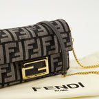 Imagen del bolso mini Baguette en denim FF de la marca Fendi para Mujer - Temporada Otoño-Invierno 2025 - Vista Detallada_2