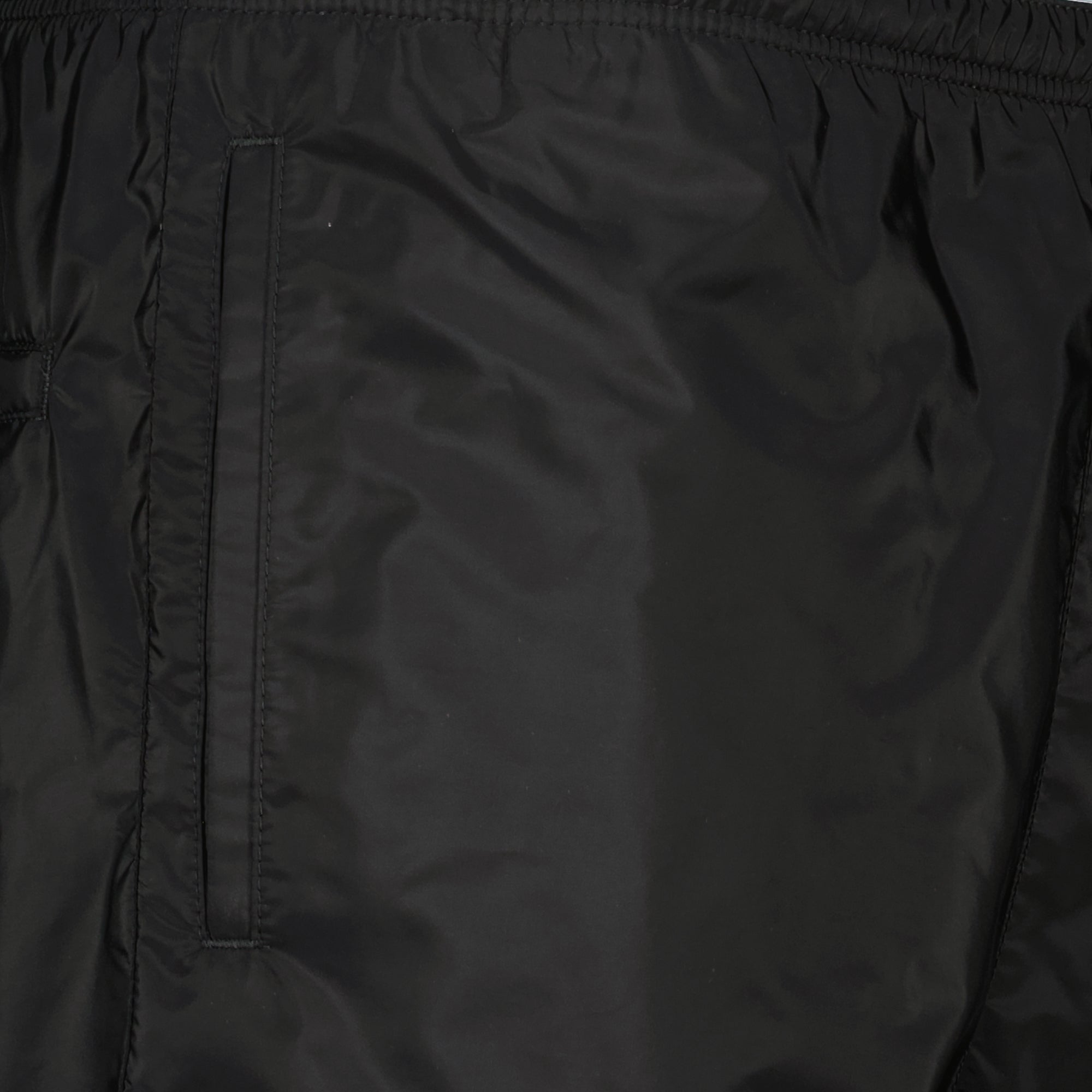 Image de l'article Maillot de bain en Re-Nylon bleu marine de la marque Prada pour Homme - Saison Printemps-Été 2026 - Vue détaillée_2