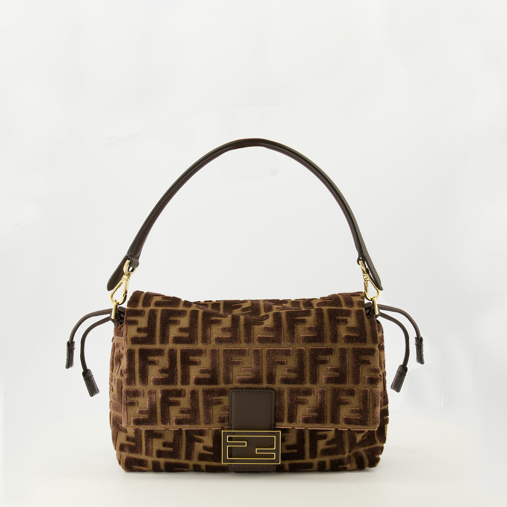 Image de l'article Sac Mamma Baguette en velours marron de la marque Fendi pour Femme - Saison Automne-Hiver 2025 - Vue de Face