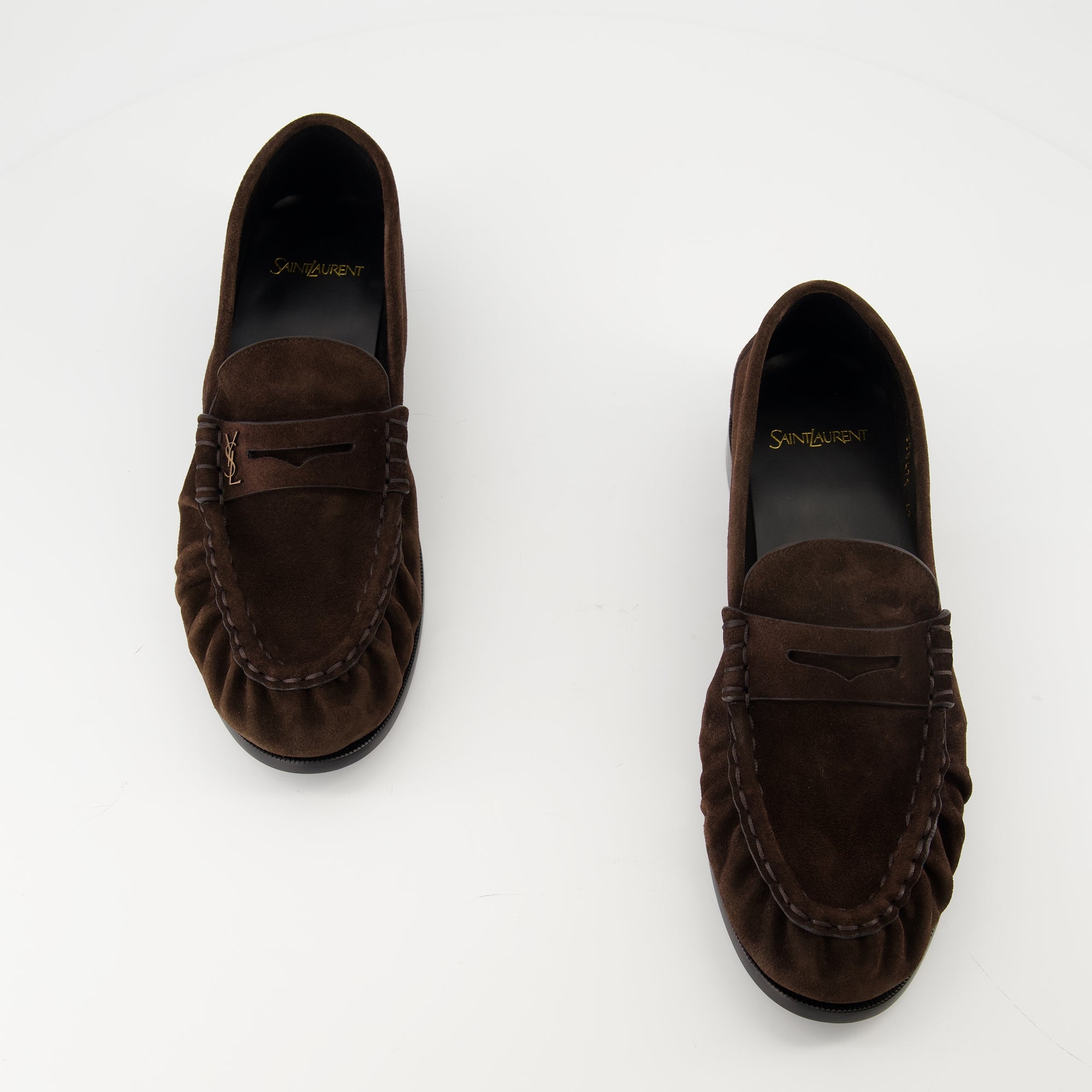 Image de l'article Mocassins Loafer Supple de la marque Saint Laurent pour Homme - Saison Automne-Hiver 2025 - Vue de dessus paire de chaussure
