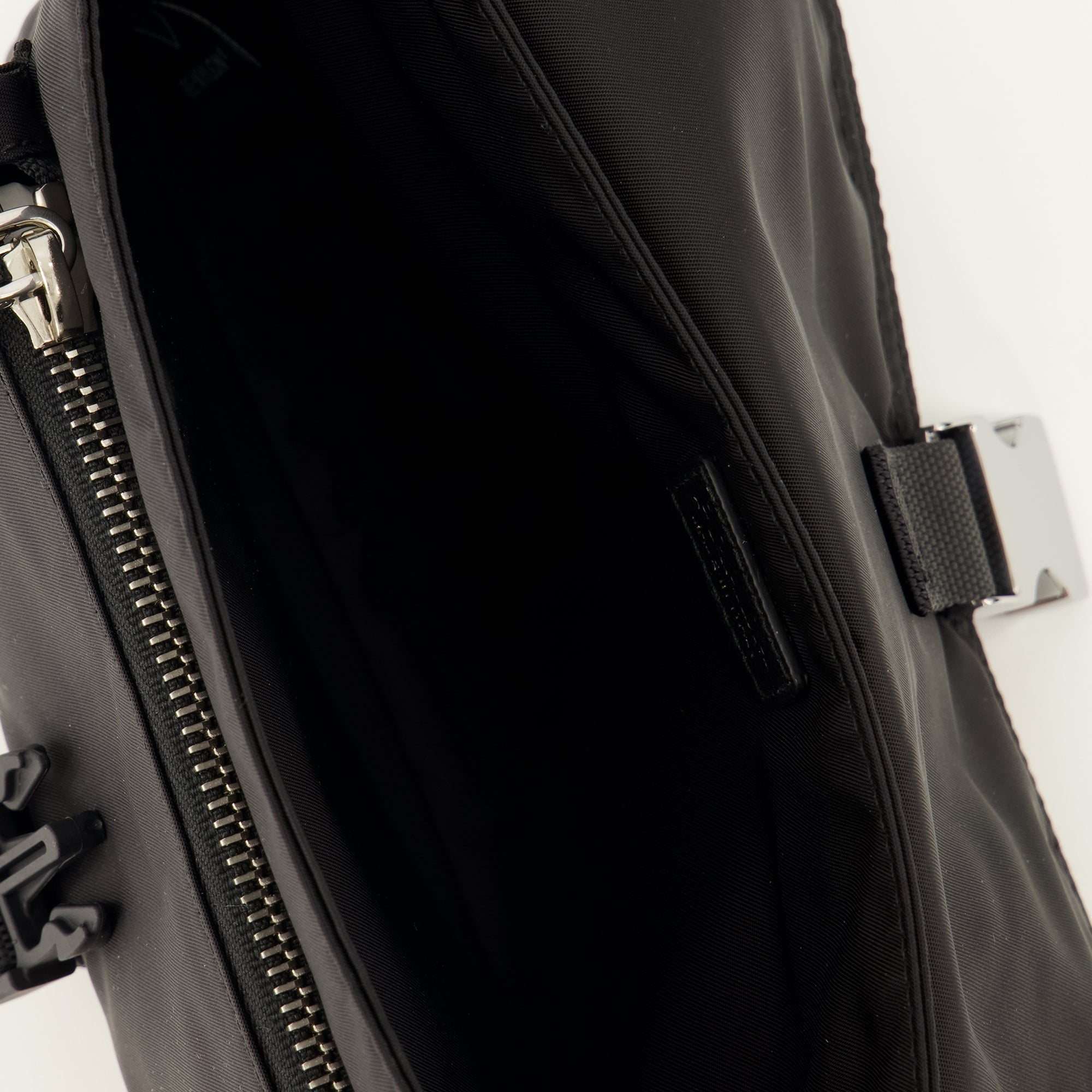 Sacs bandoulière Piccola pochette nera in Re-Nylon Prada Noir Homme
