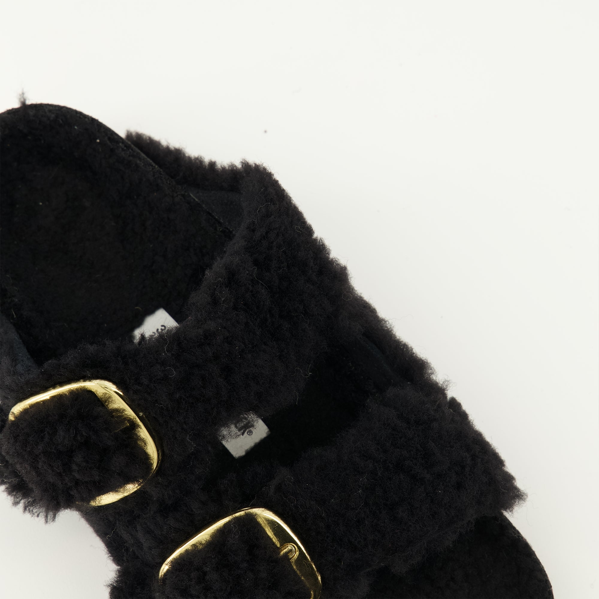 Image de l'article Sandales Arizona en teddy noir de la marque Birkenstock pour Femme - Saison Printemps-Été 2026 - Vue détaillée de haut