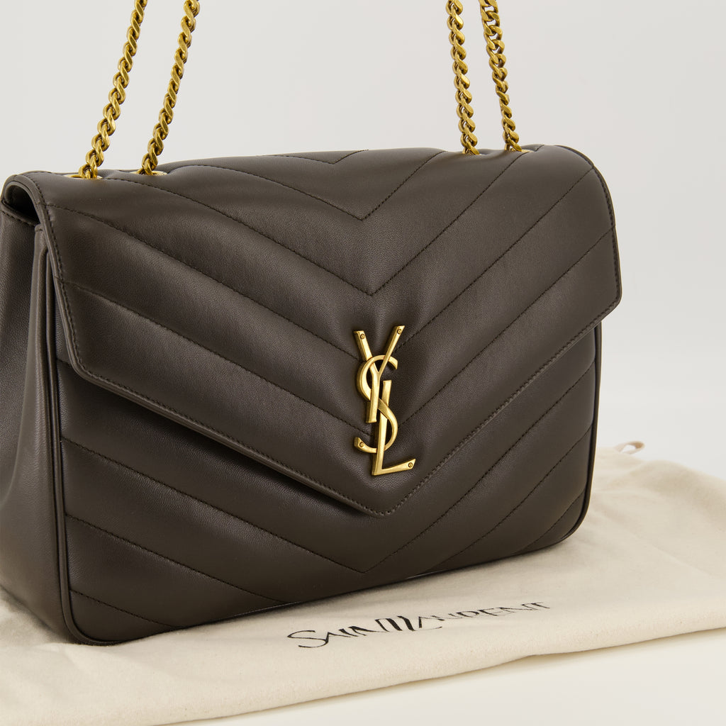 Bild der großen Loulou-Tasche der Marke Saint Laurent für Frauen - Herbst-Winter 2025 - Detaillierte Ansicht_2