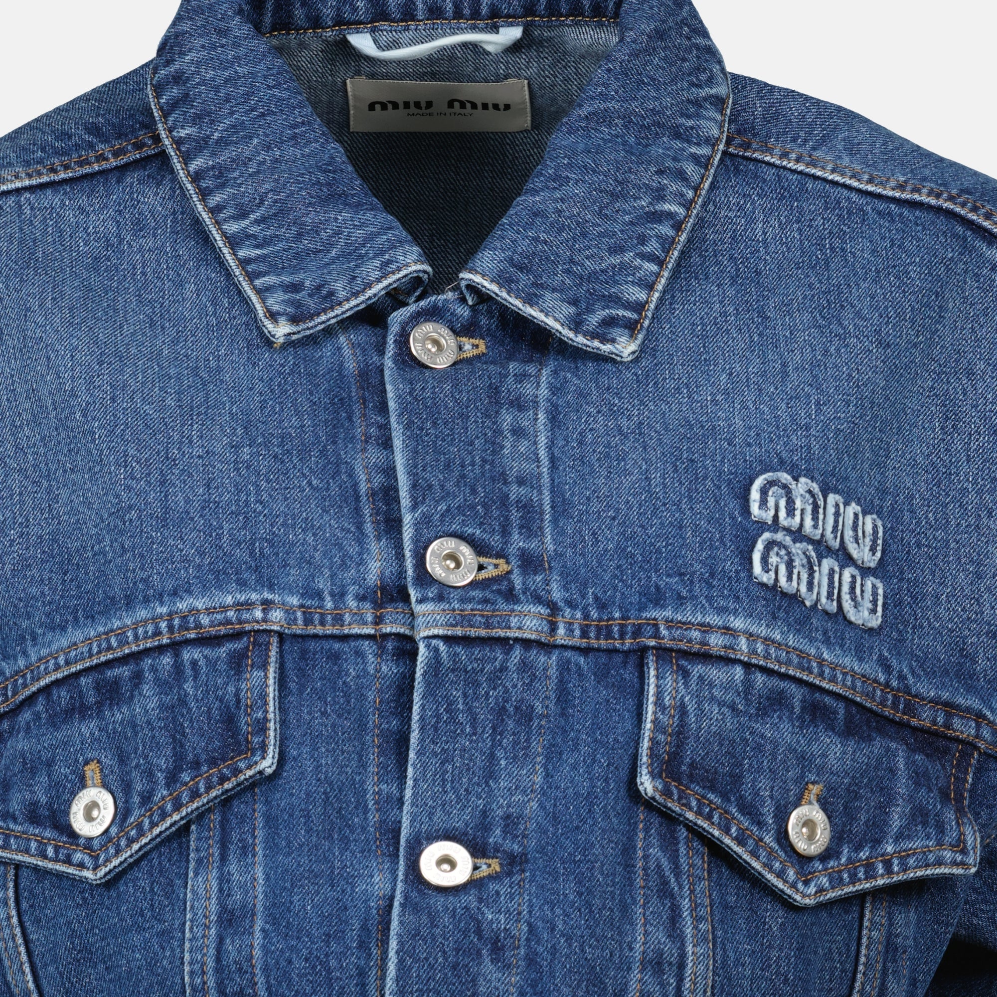 Bild der Miu Miu Marke Damen Kurzjeansjacke - Frühjahr-Sommer 2026 - Detaillierte Ansicht_2