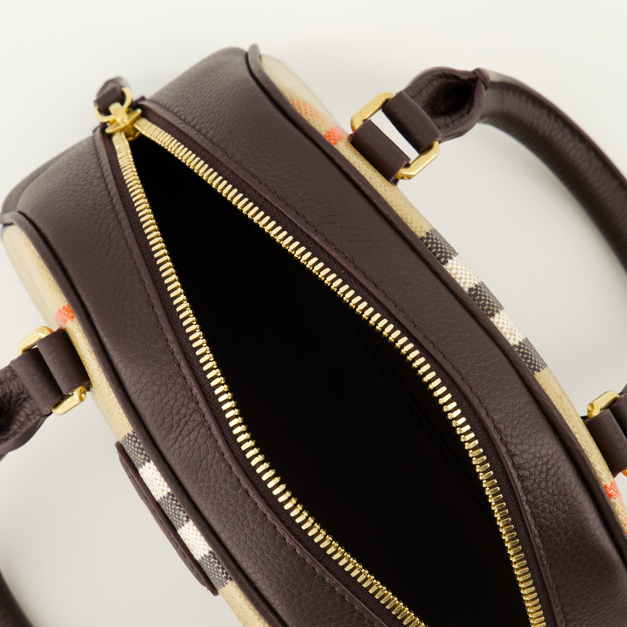 Image de l'article Mini sac bowling Highlands de la marque Burberry pour Femme - Saison Automne-Hiver 2025 - Vue détaillée_3