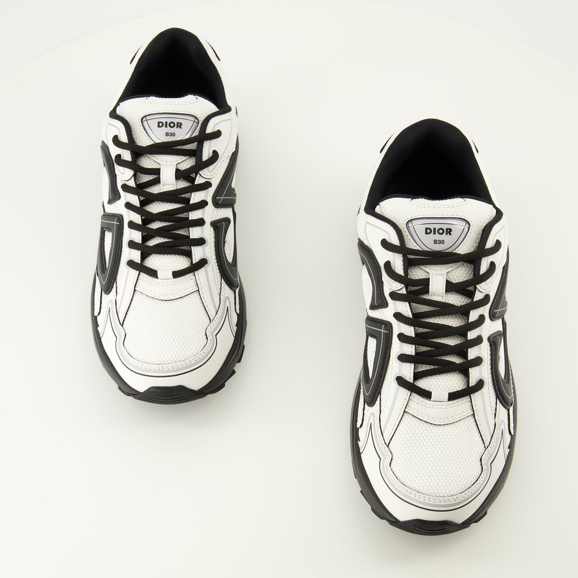Bild der B30-Sneaker der Marke Dior für Herren - Herbst-Winter 2025 Saison - Draufsicht auf das Paar Schuhe