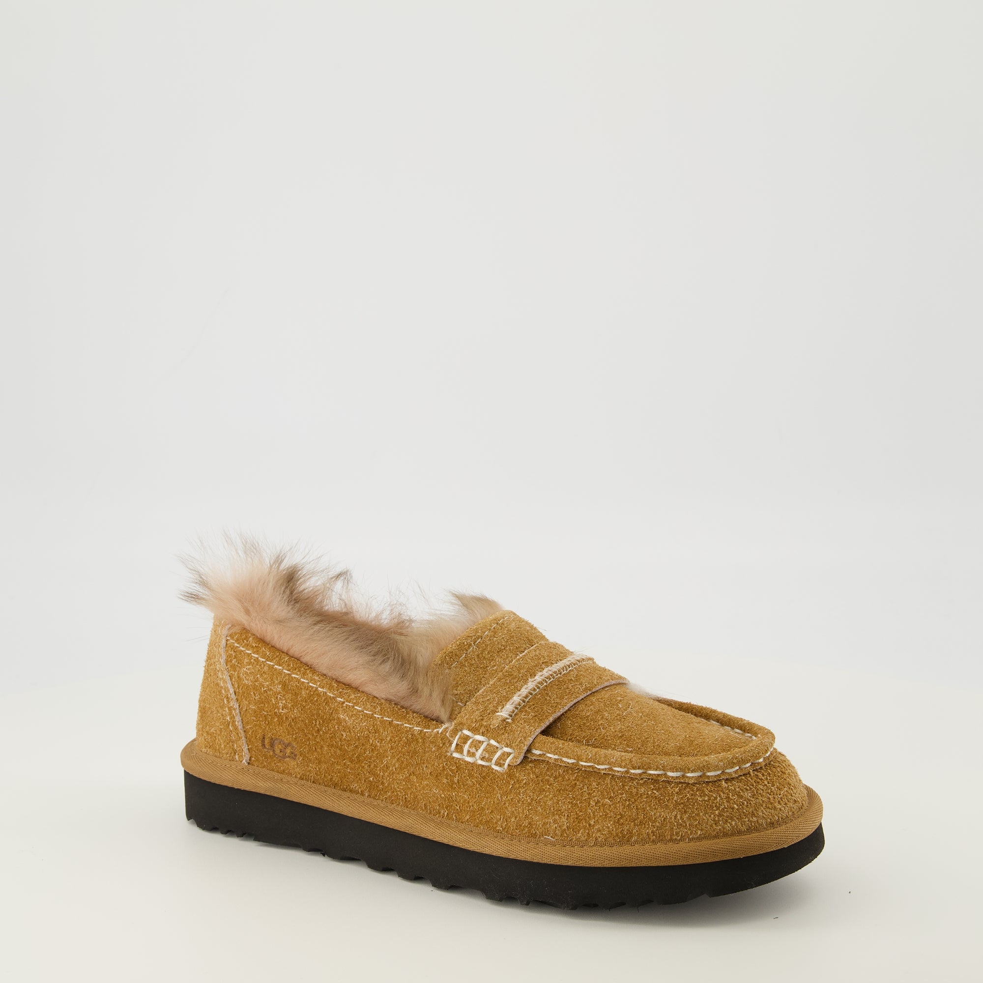 Image de l'article Moccassins Ellis marron de la marque Ugg pour Femme - Saison Printemps-Été 2026 - Vue trois quarts avant droite