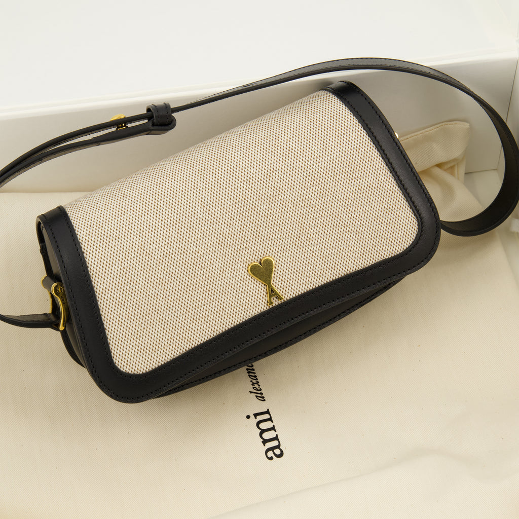 Ami PARIS 브랜드의 유니섹스용 파리 파리 검은 가죽 숄더백 이미지 - 2026 봄-여름 시즌 - 상세 보기_2