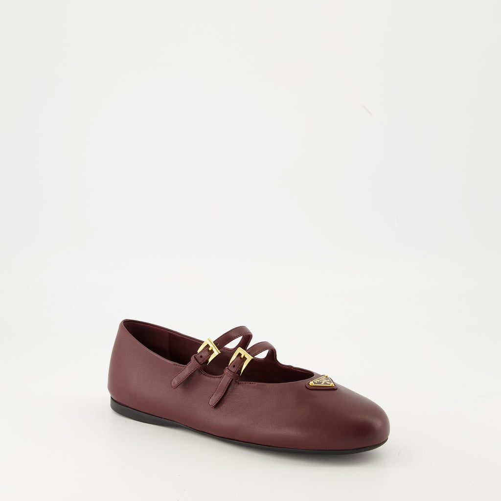 Image de l'article Ballerines en cuir de la marque Prada pour Femme - Saison Automne-Hiver 2025 - Vue trois quarts avant droite