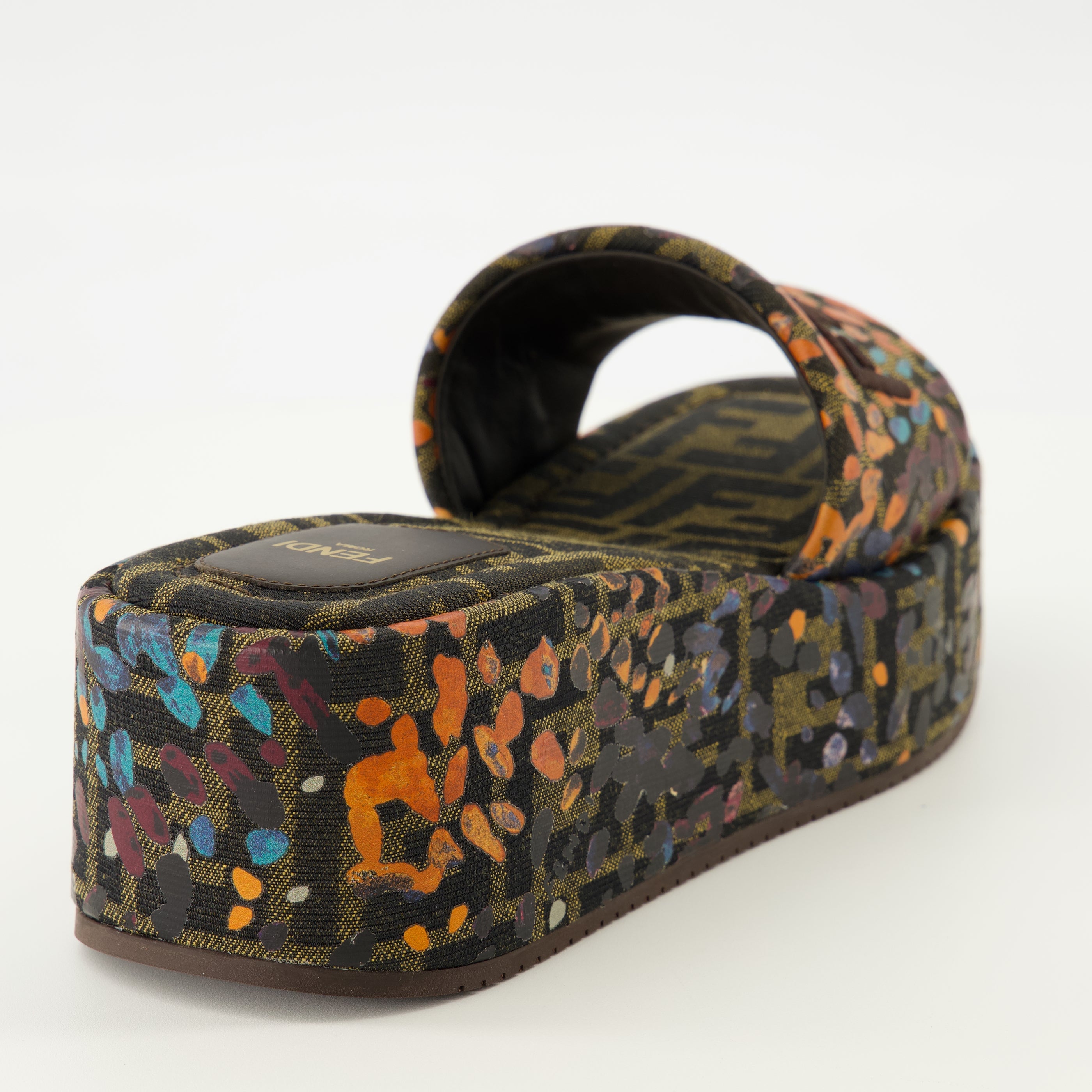 Imagem das mules de salto plataforma com padrão floral FF da Fendi para Mulher - Coleção Primavera-Verão 2026 - Vista Detalhada 3