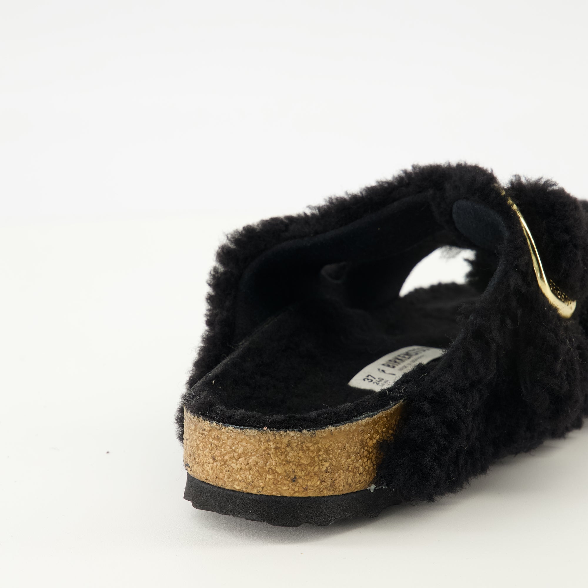 Image de l'article Sandales Arizona en teddy noir de la marque Birkenstock pour Femme - Saison Printemps-Été 2026 - Vue arrière