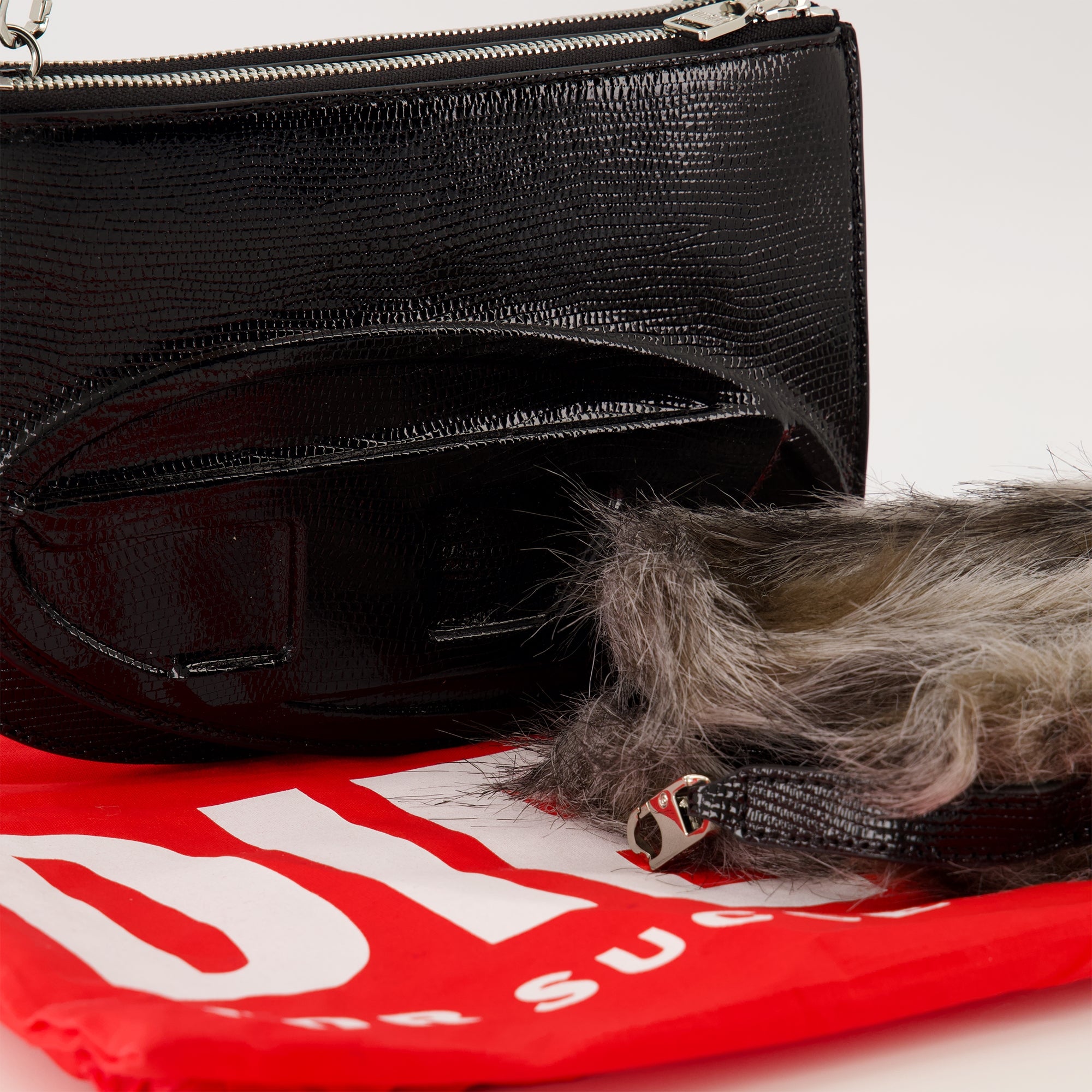 Image of the Diesel women's leather 1dr Twin bag - Fall-Winter 2025 - Detailed View 2