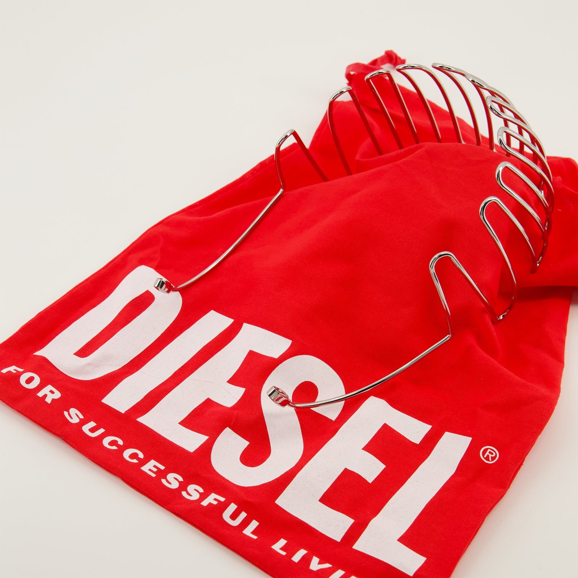 Image de l'article Serre tête Volt-D argenté² de la marque Diesel pour Femme - Saison Automne-Hiver 2025 - Vue détaillée_3