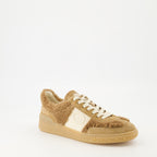 Bild der UpVillage Sneaker von Valentino Garavani für Frauen - Herbst-Winter 2025 - Dreiviertelansicht von vorne rechts