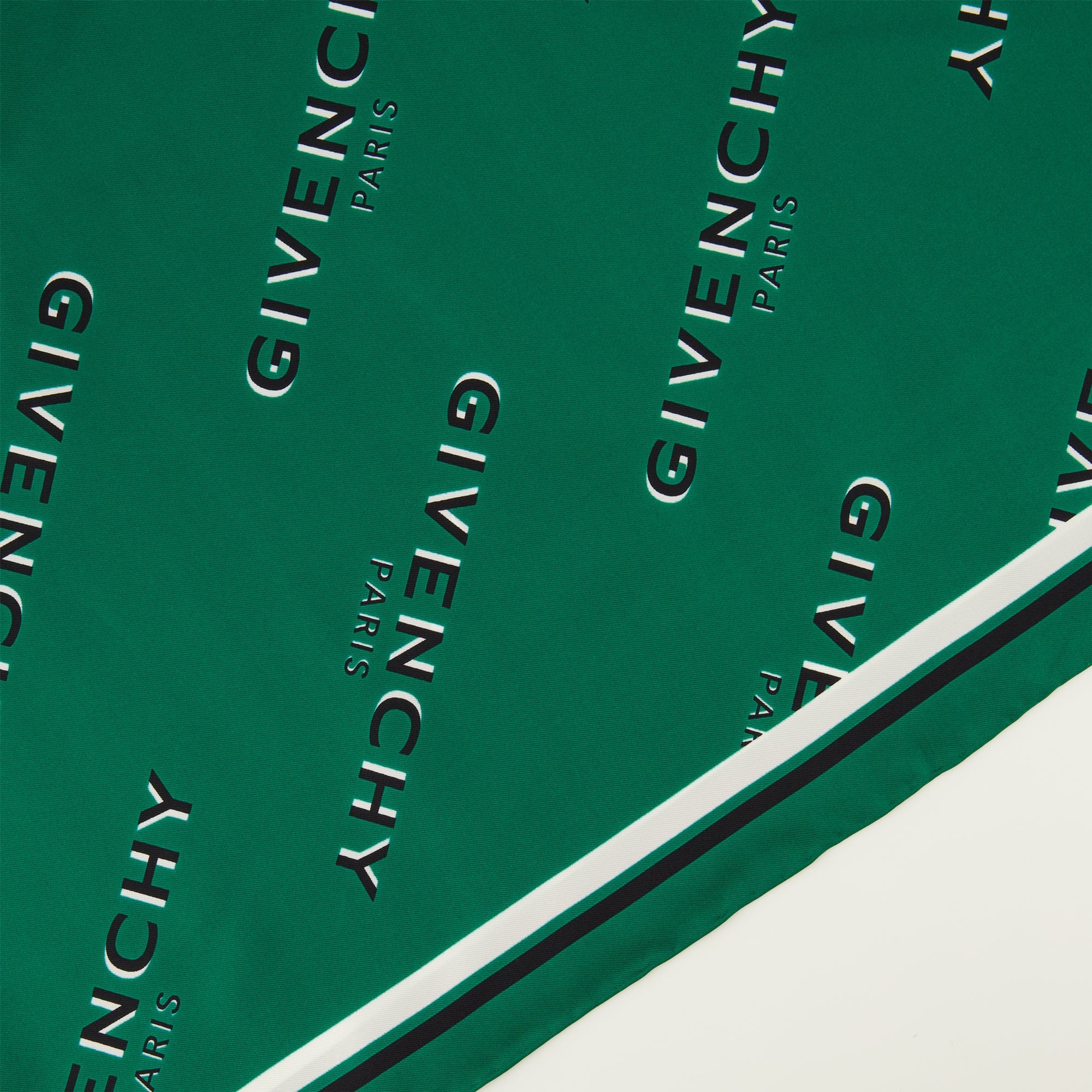 Écharpes, foulards et gants Carré en soie Shadow vert Givenchy Vert Femme