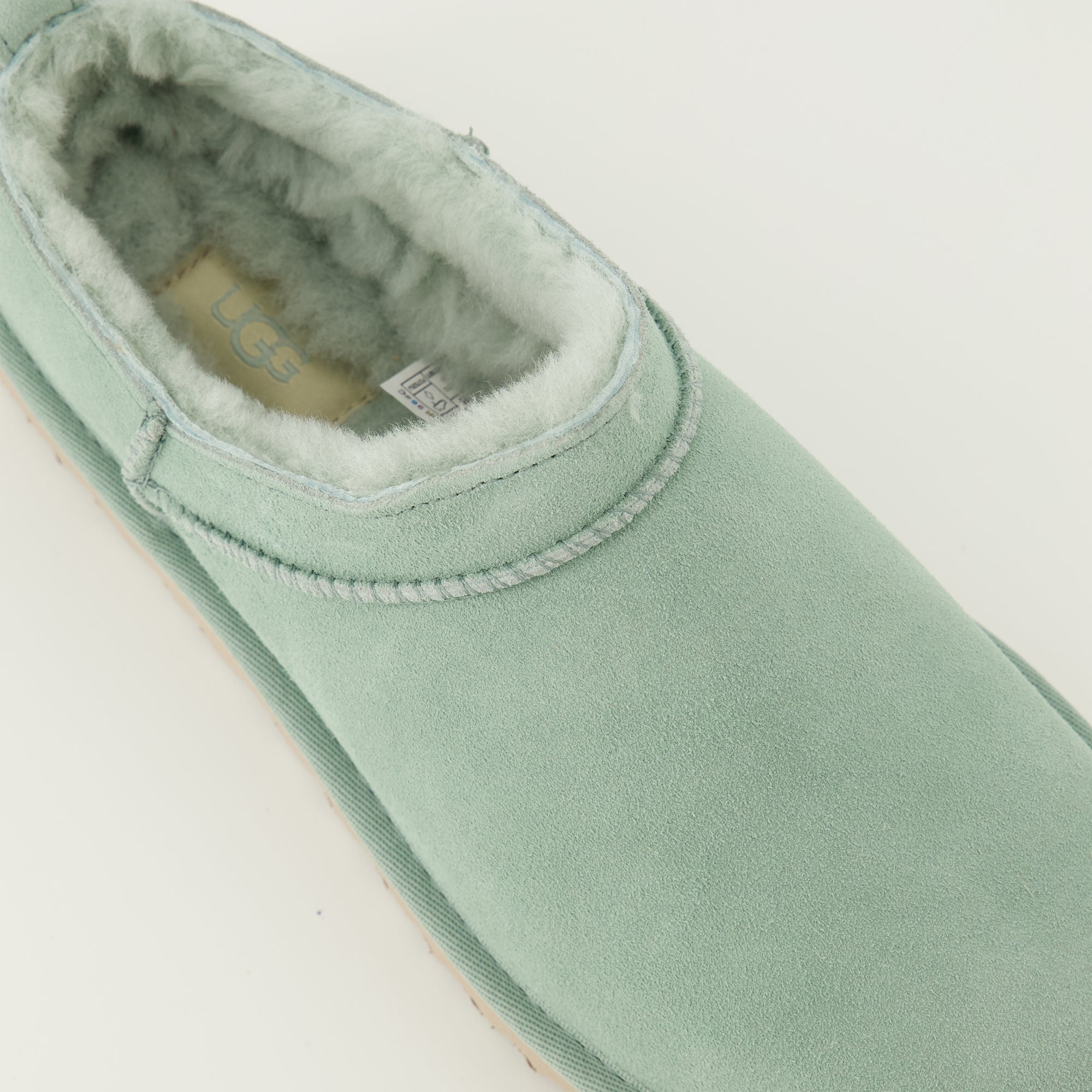 Image de l'article Bottines Classic Micro vert de la marque Ugg pour Femme - Saison Printemps-Été 2026 - Vue détaillée de haut