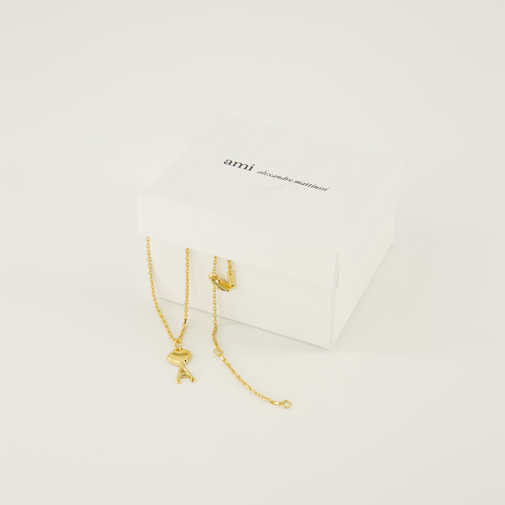 Image de l'article Collier AMI de coeur doré de la marque Ami PARIS pour Unisex - Saison Printemps-Été 2026 - Vue détaillée_3