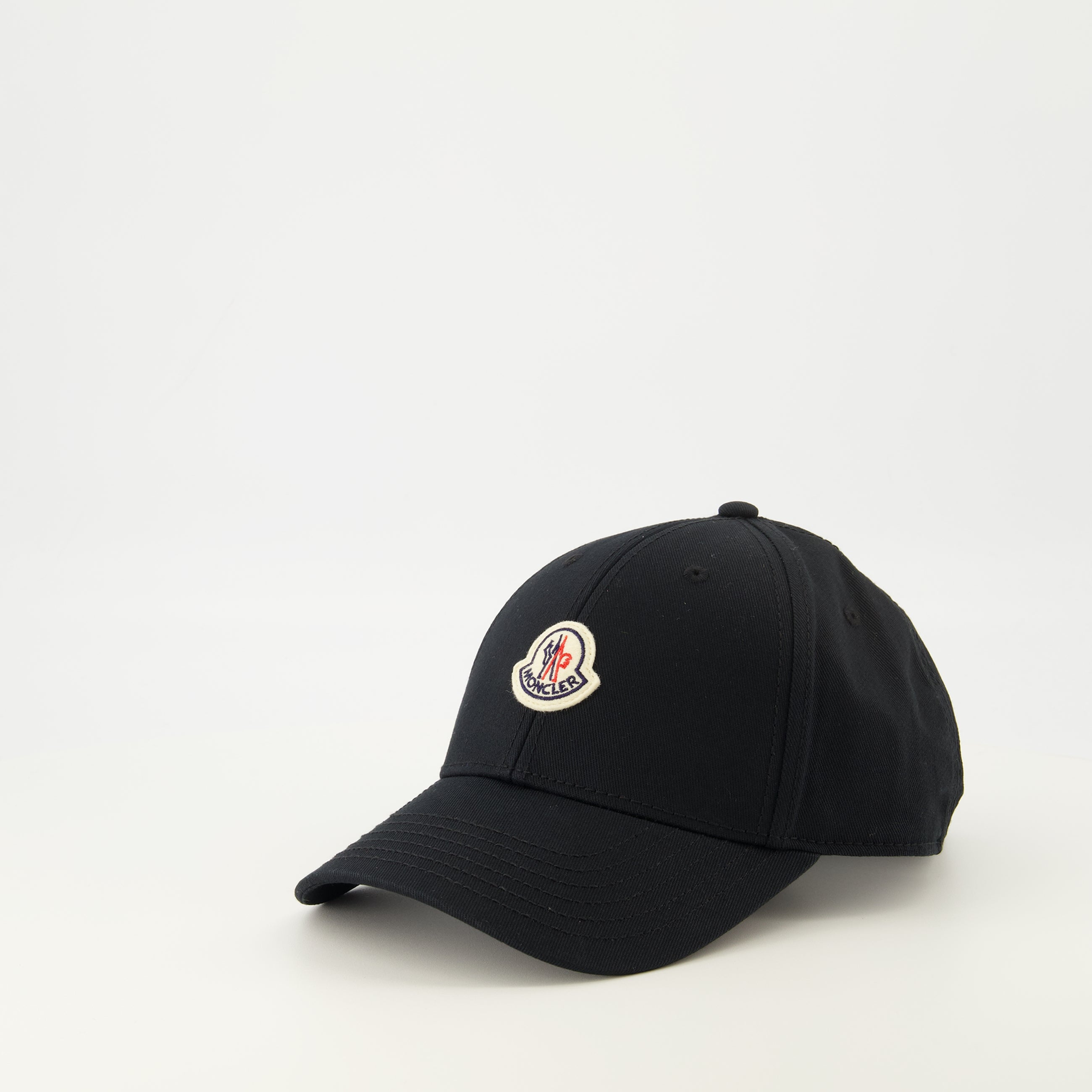 Image de l'article Casquette à logo noir de la marque Moncler pour Femme - Saison Printemps-Été 2026 - Vue de Dos