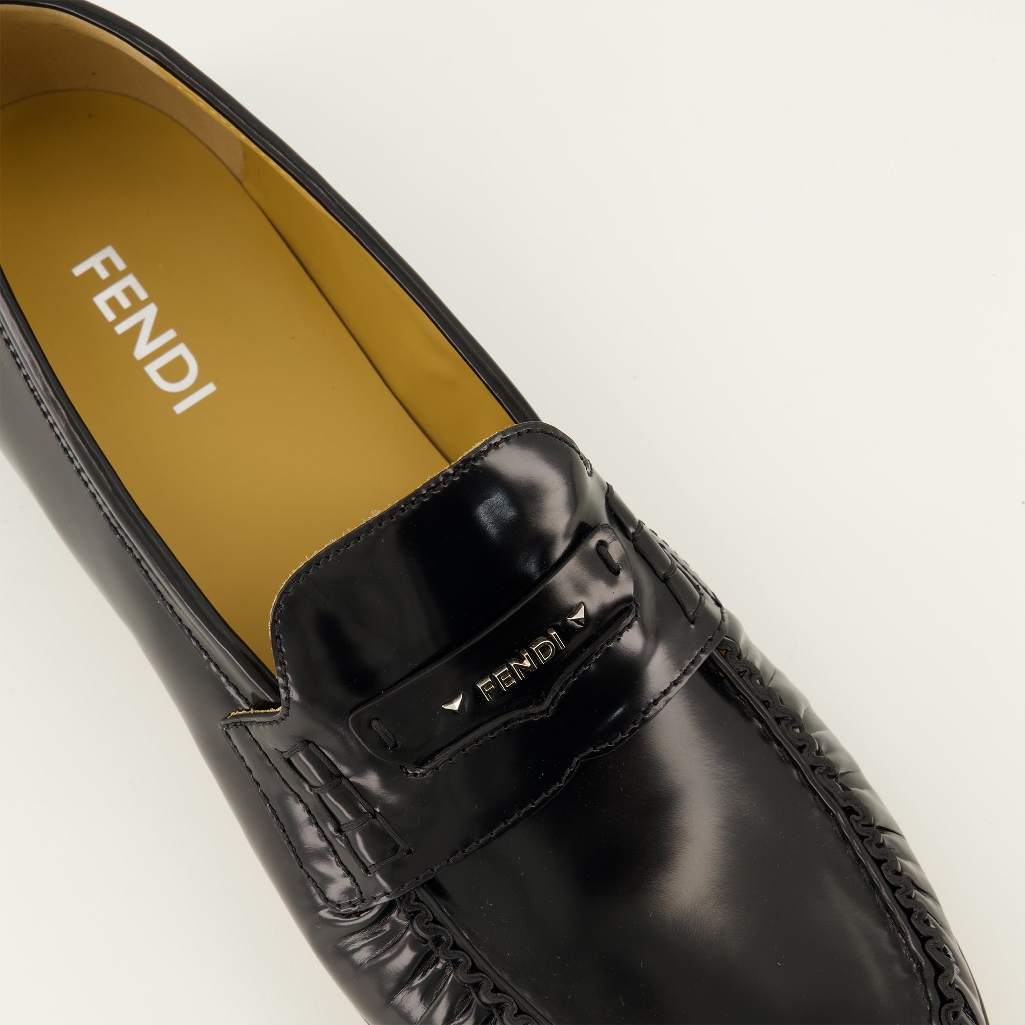 Mocassins Mocassini Neri in Pelle Scrunch Fendi Noir Homme