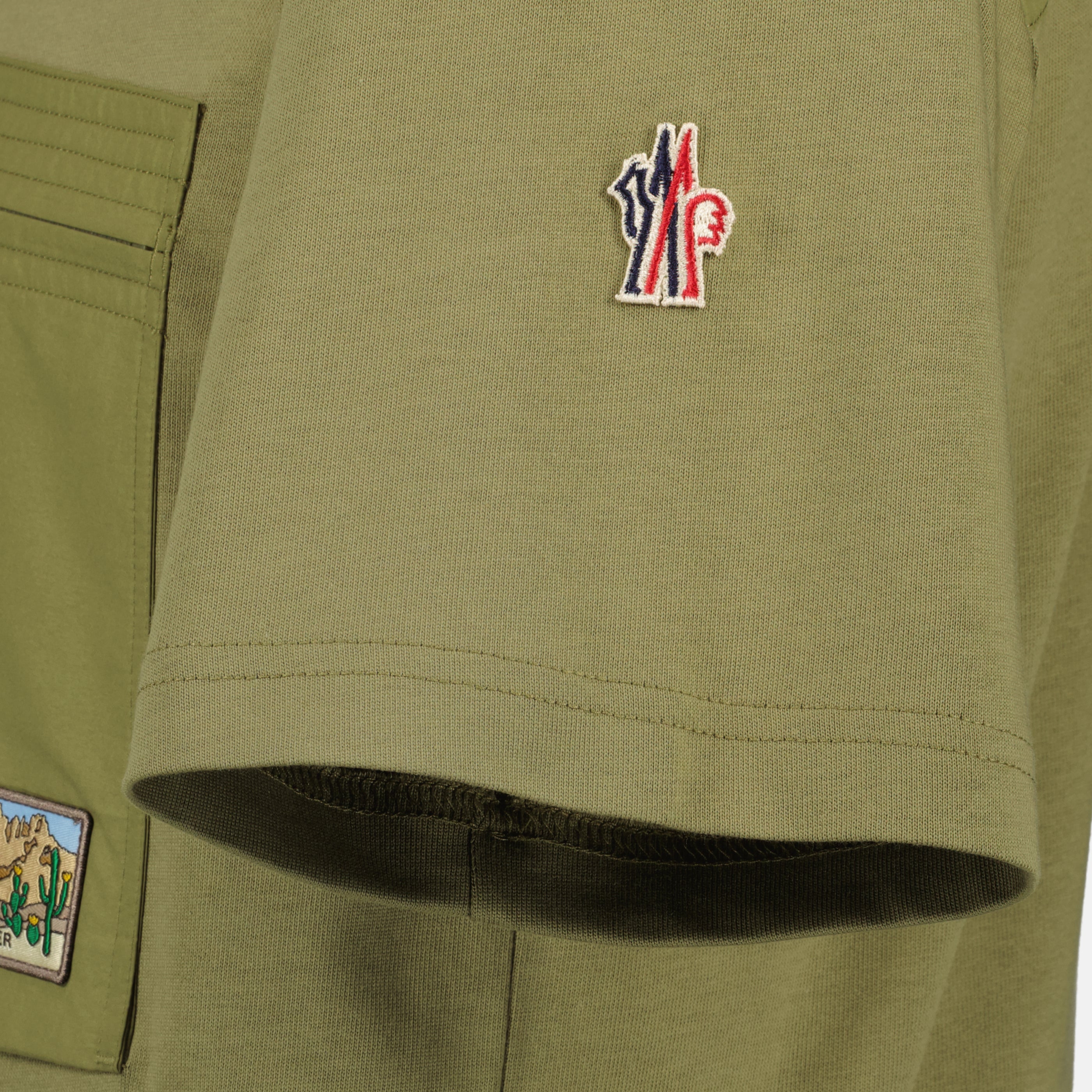 T-shirts T-shirt de Algodão com Bolso Caqui Moncler Grenoble Kaki Homme