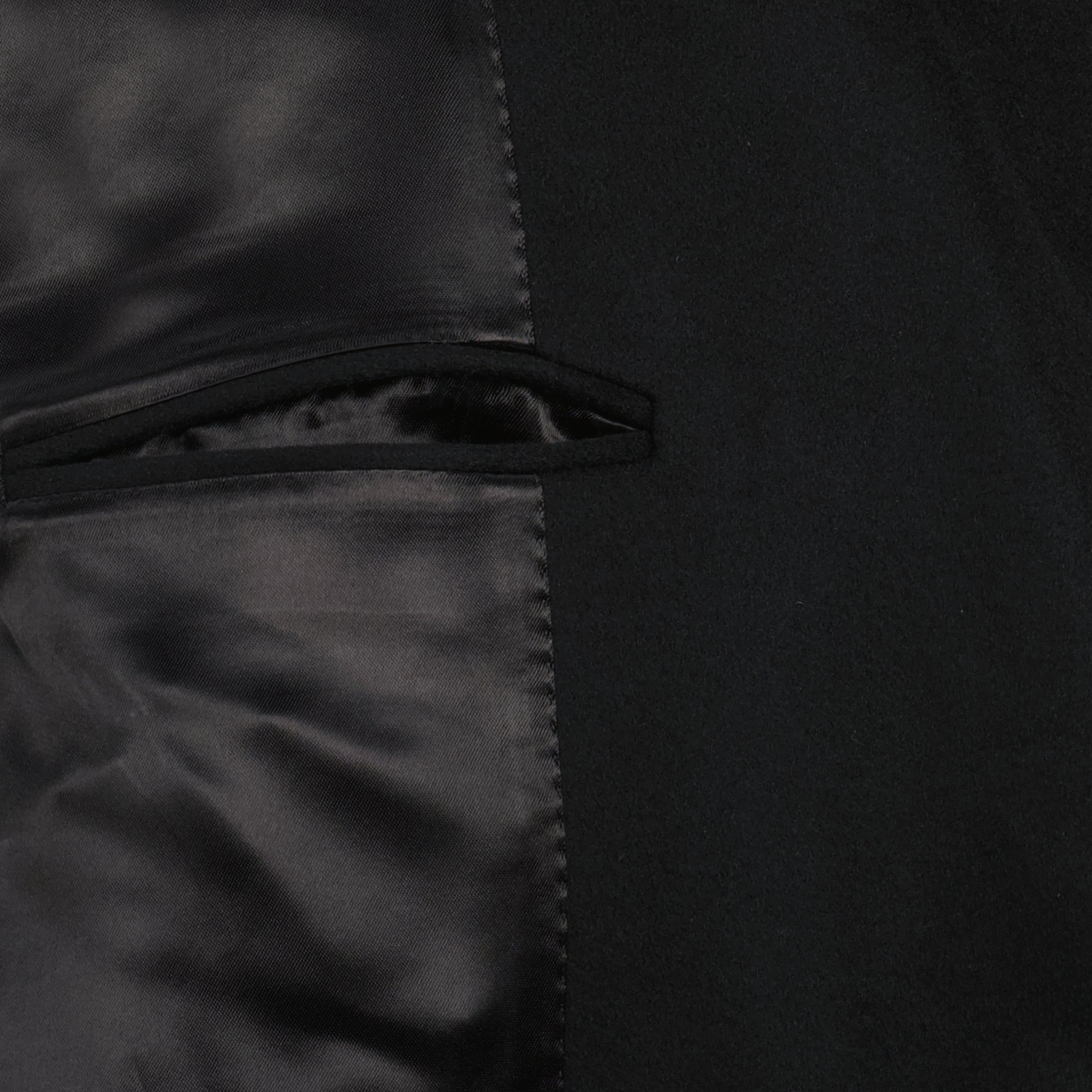 Image de l'article Manteau en laine noir de la marque Givenchy pour Homme - Saison Automne-Hiver 2025 - Vue détaillée_2