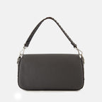 Imagen del bolso Baguette de Fendi para hombre - Otoño-Invierno 2025 - Vista Trasera