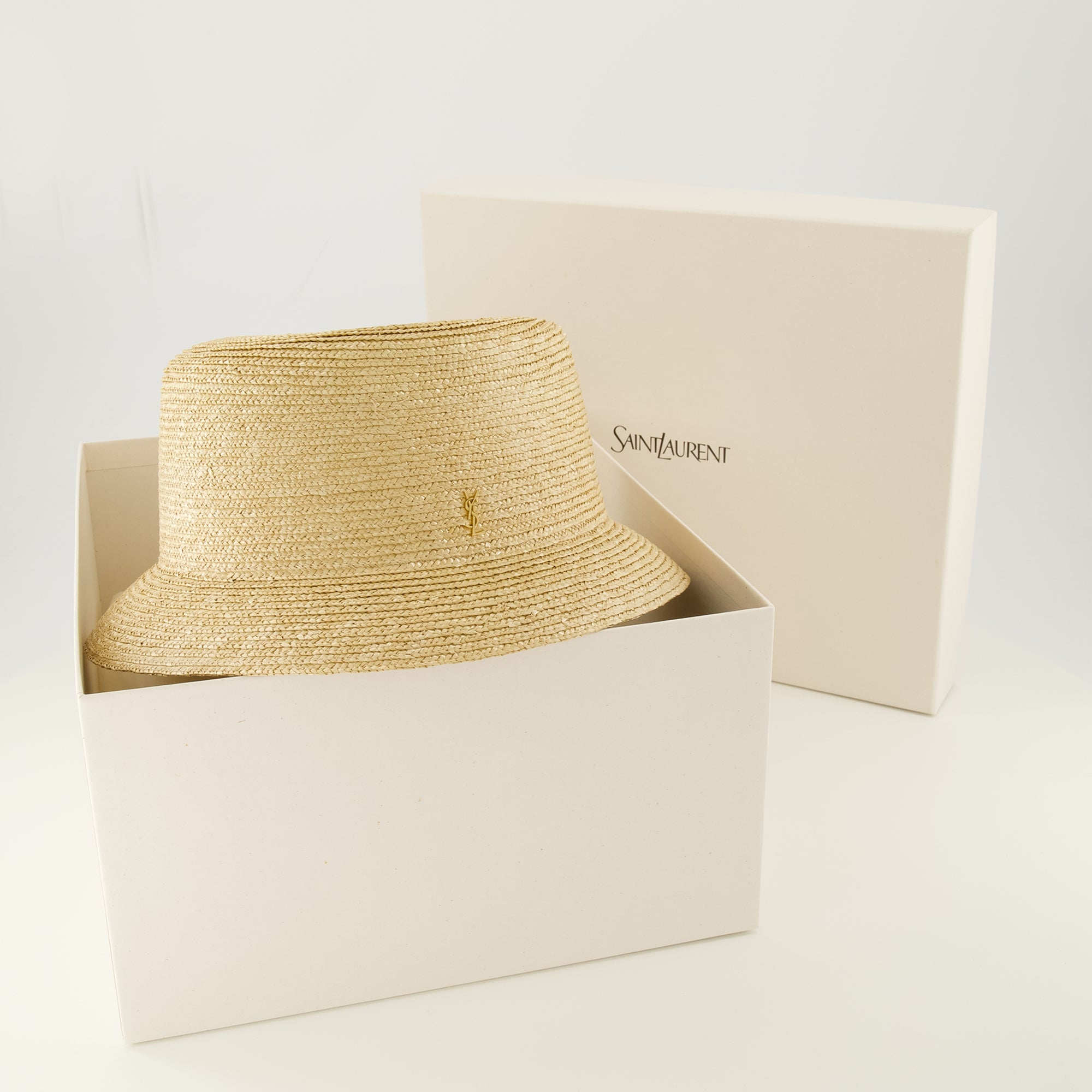 Image de l'article Bob Maglina en paille de la marque Saint Laurent pour Homme - Saison Printemps-Été 2026 - Vue détaillée_3