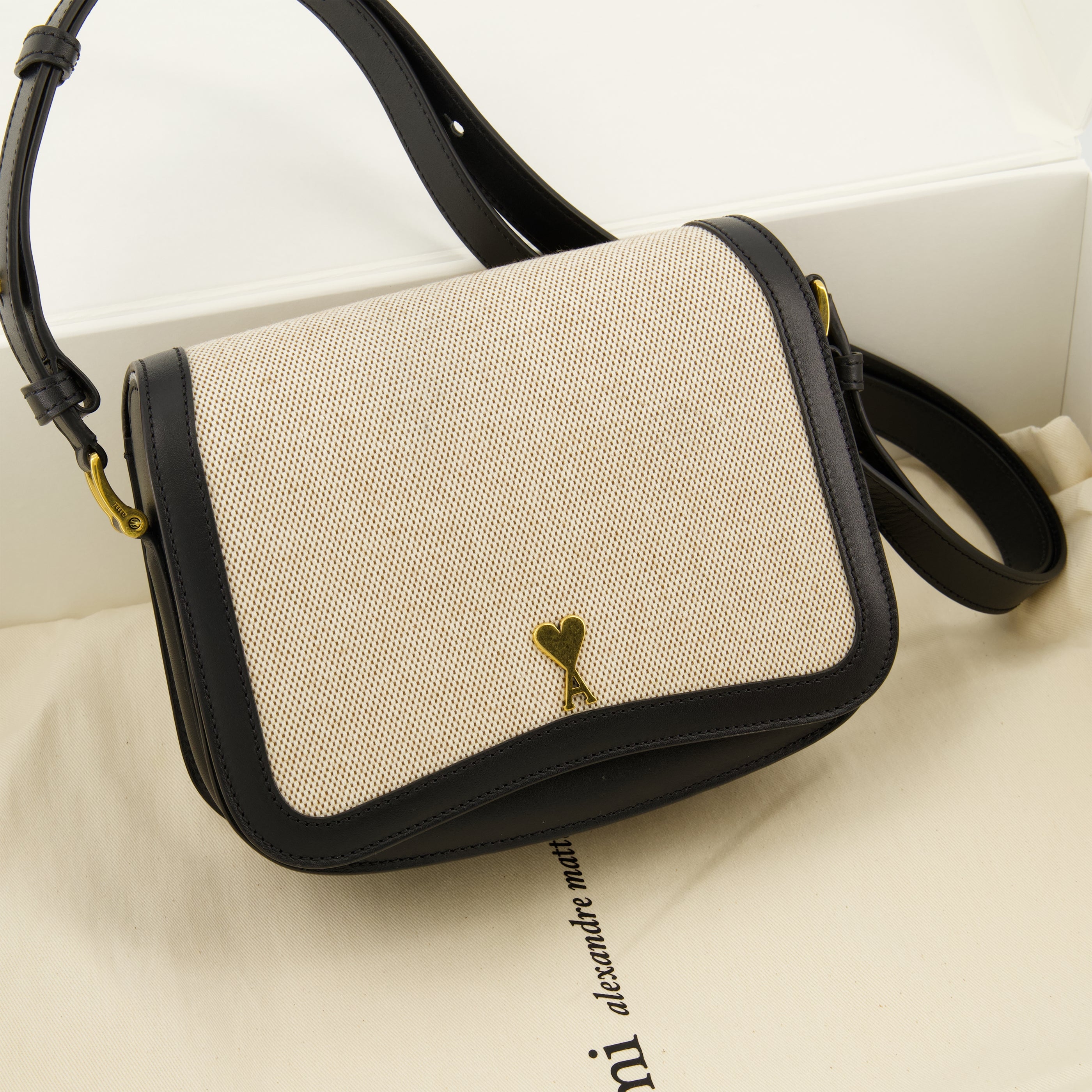 Image de l'article Sac Paris Paris noir en cuir d'agneau de la marque Ami PARIS pour Unisex - Saison Printemps-Été 2026 - Vue détaillée_2