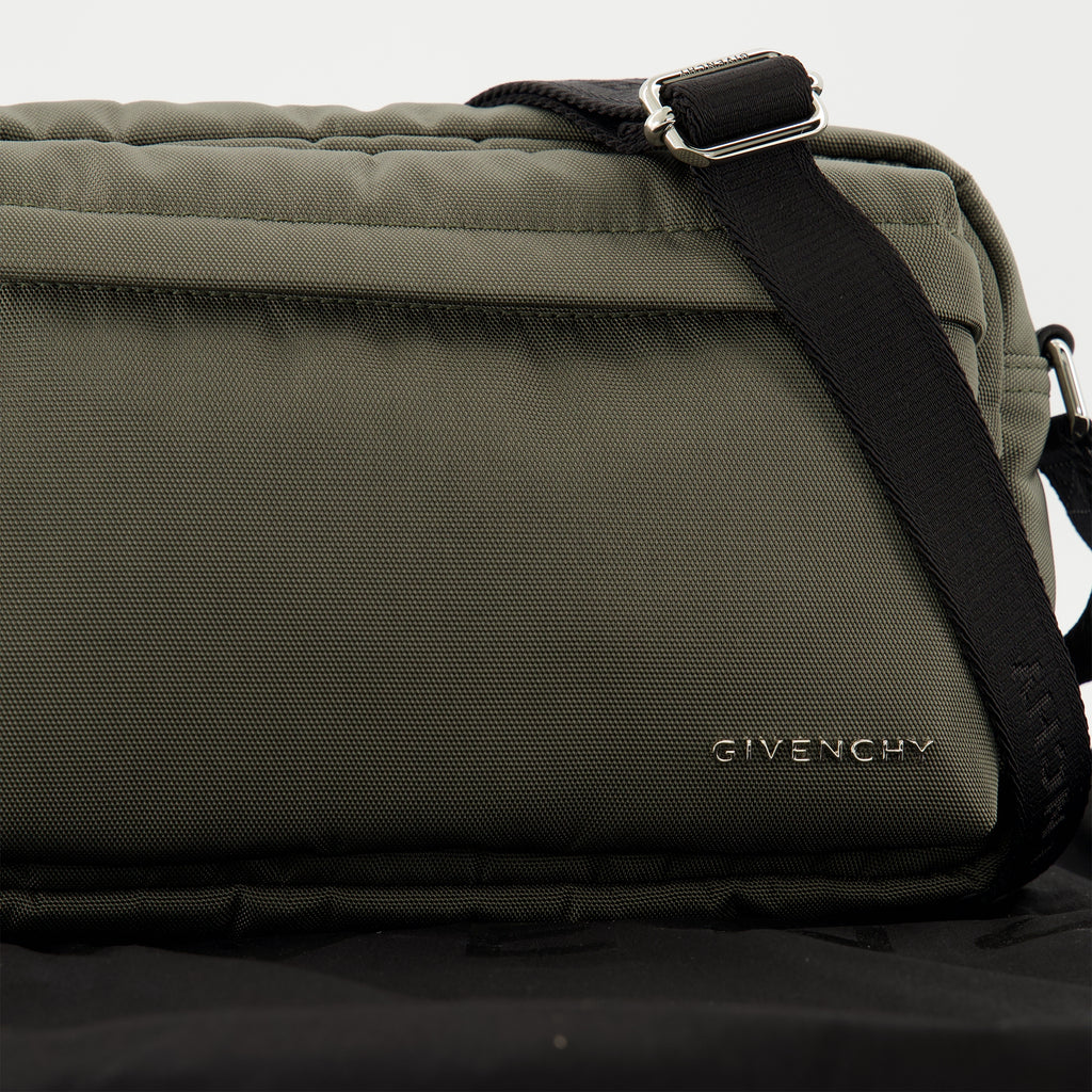 Bild der Essential U khakifarbene Tasche von Givenchy für Herren - Frühling-Sommer 2026 - Detailansicht 2