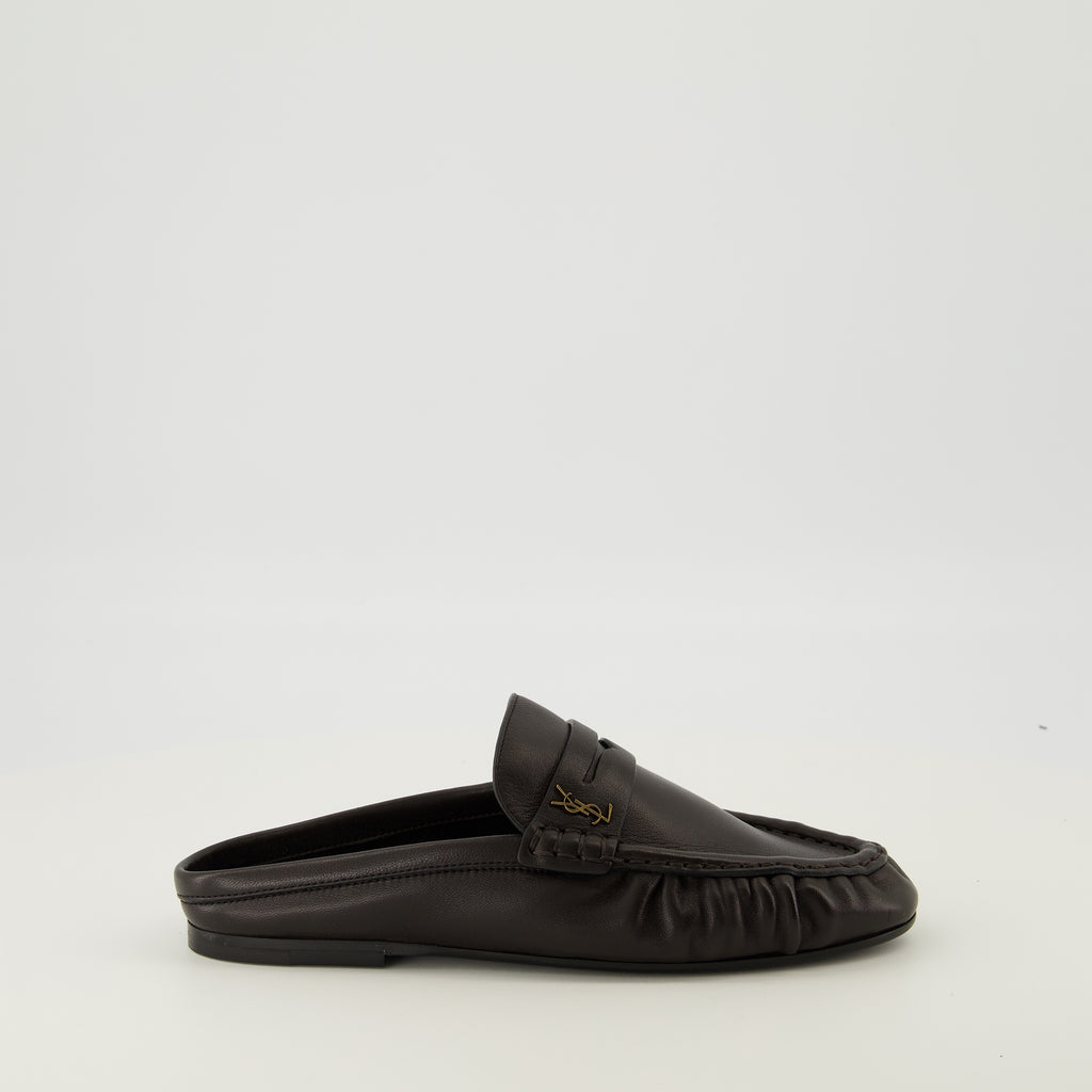 Imagem das mules loafers pretas da marca Saint Laurent para Senhora - Temporada Outono-Inverno 2025 - Vista lateral direita