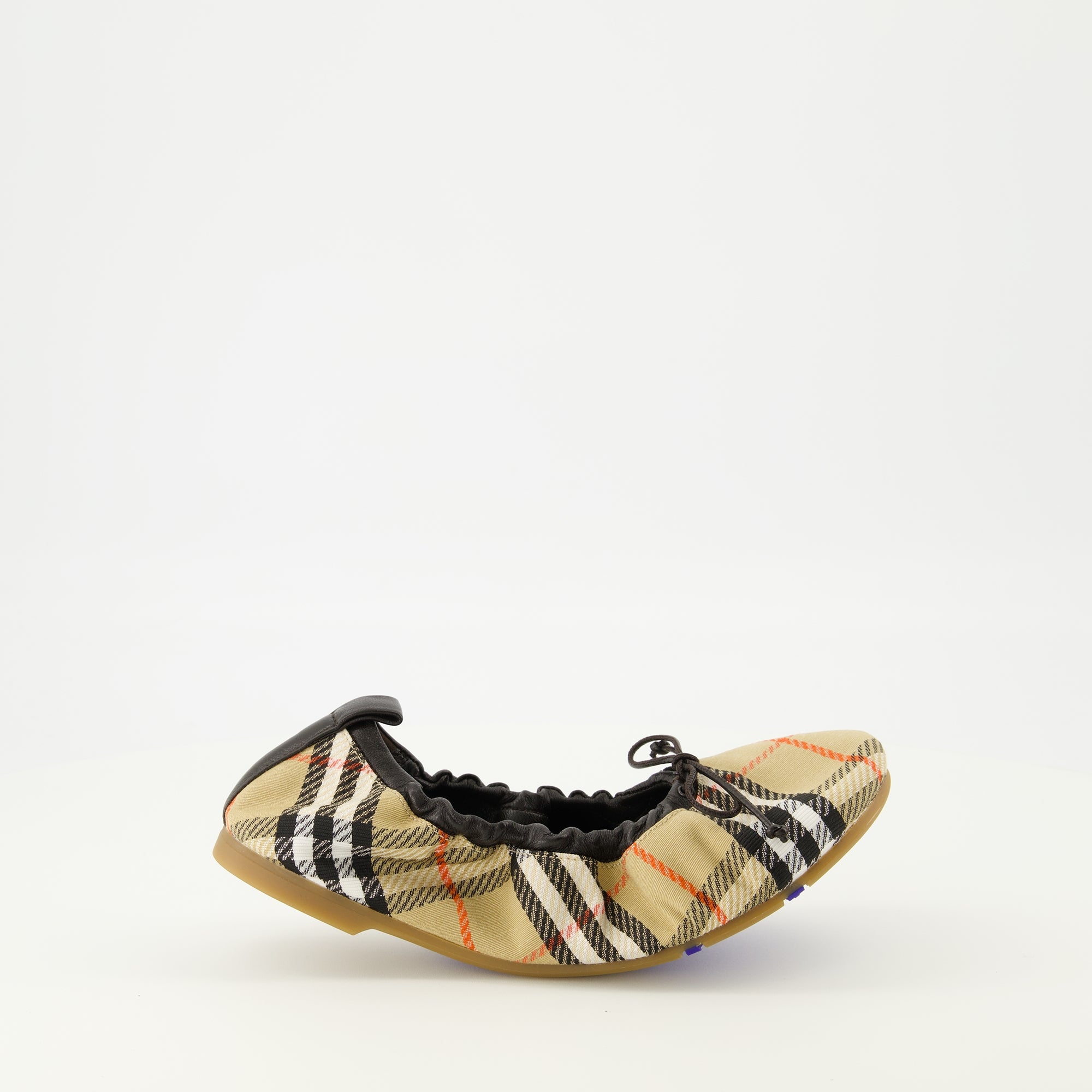 Image de l'article Ballerines Fawn Check beige de la marque Burberry pour Femme - Saison Printemps-Été 2026 - Vue latérale droite