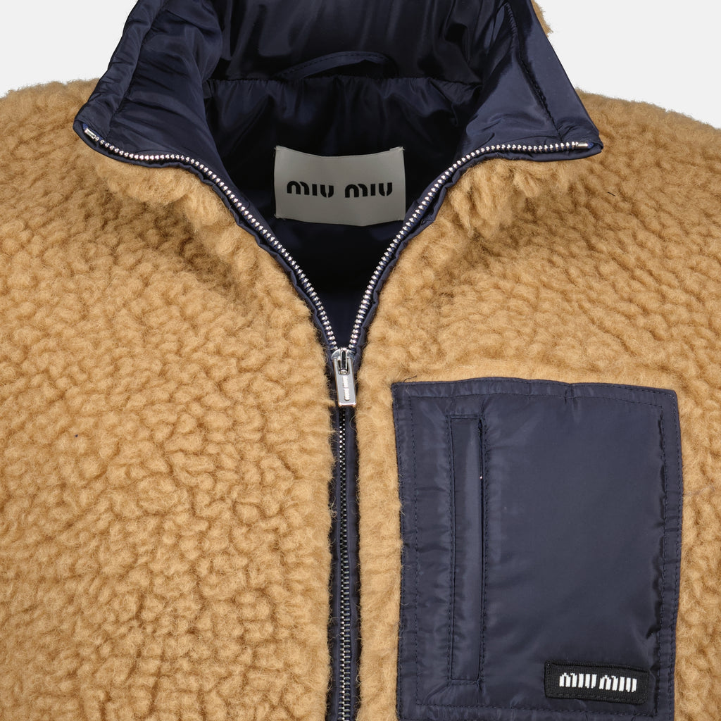 Bild des Miu Miu Damen braunen Teddy-Westes - Frühjahr-Sommer 2026 - Detailansicht_2