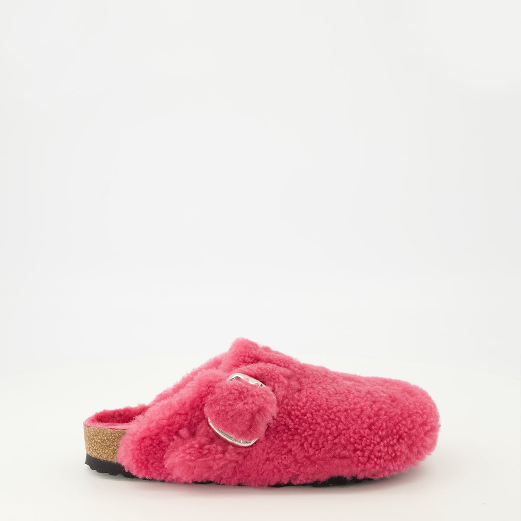 Image de l'article Mules Boston en teddy rose de la marque Birkenstock pour Femme - Saison Printemps-Été 2026 - Vue latérale droite